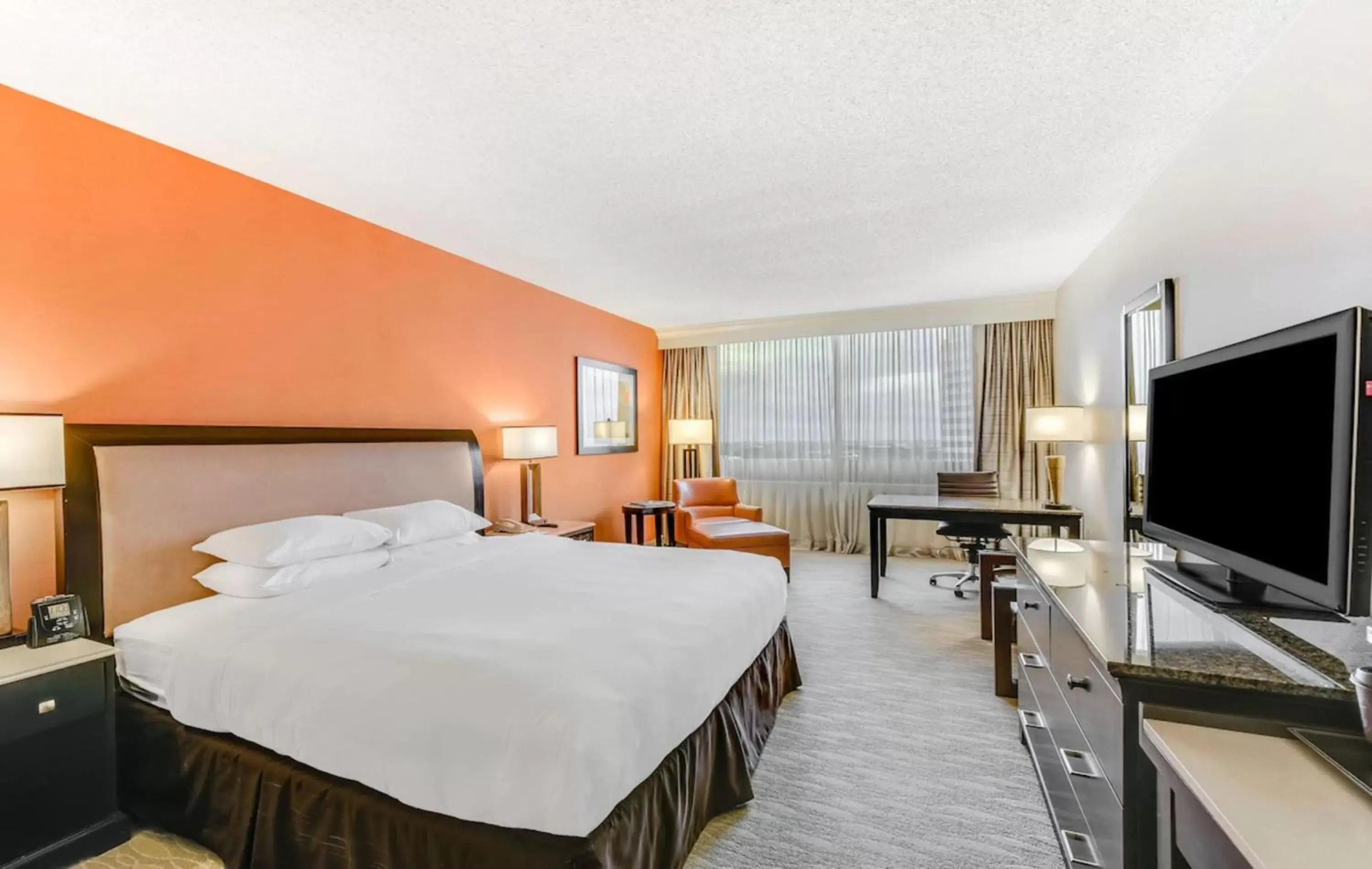 Bedroom in Hotel Fera Anaheim, a DoubleTree by Hilton Hotel