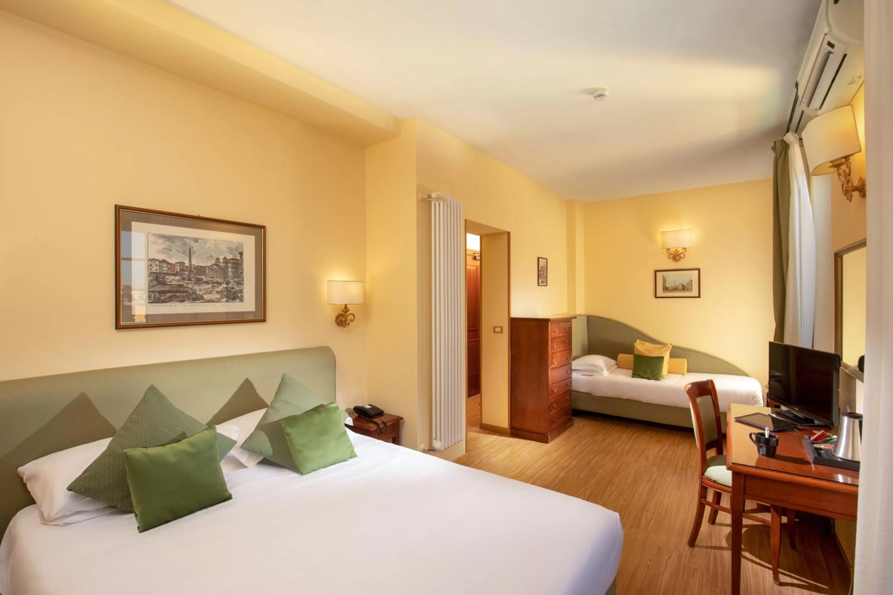 Photo of the whole room, Bed in Hotel Colosseum