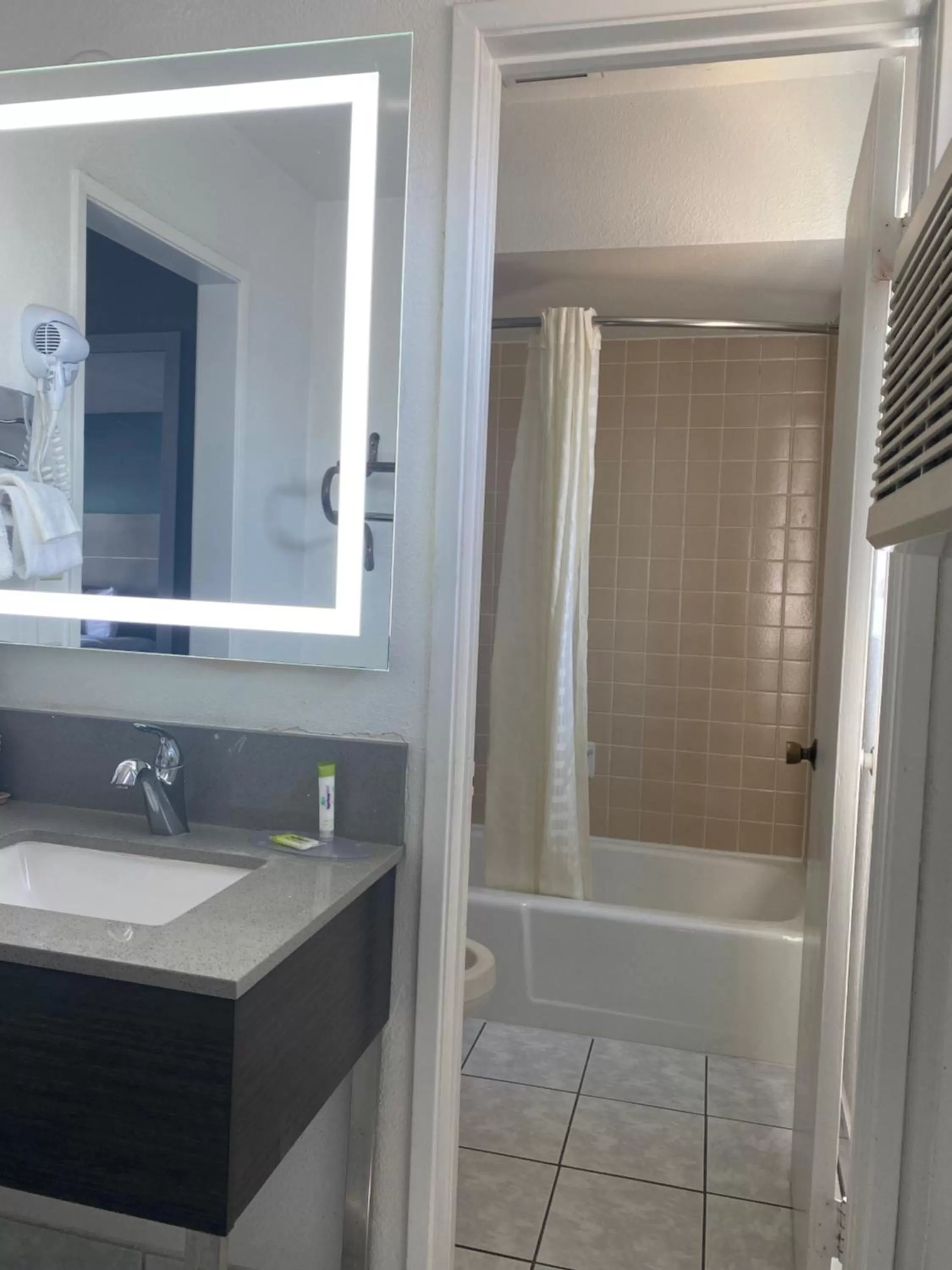 Bathroom in Hotel Palmeras Chula Vista