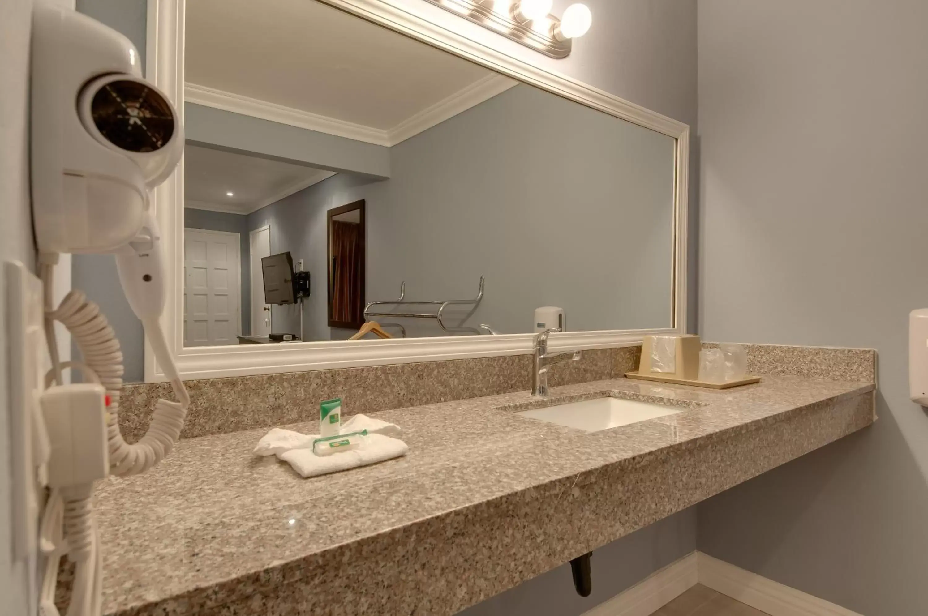 Bathroom in Vagabond Inn San Pedro Bathroom in Vagabond Inn San Pedro