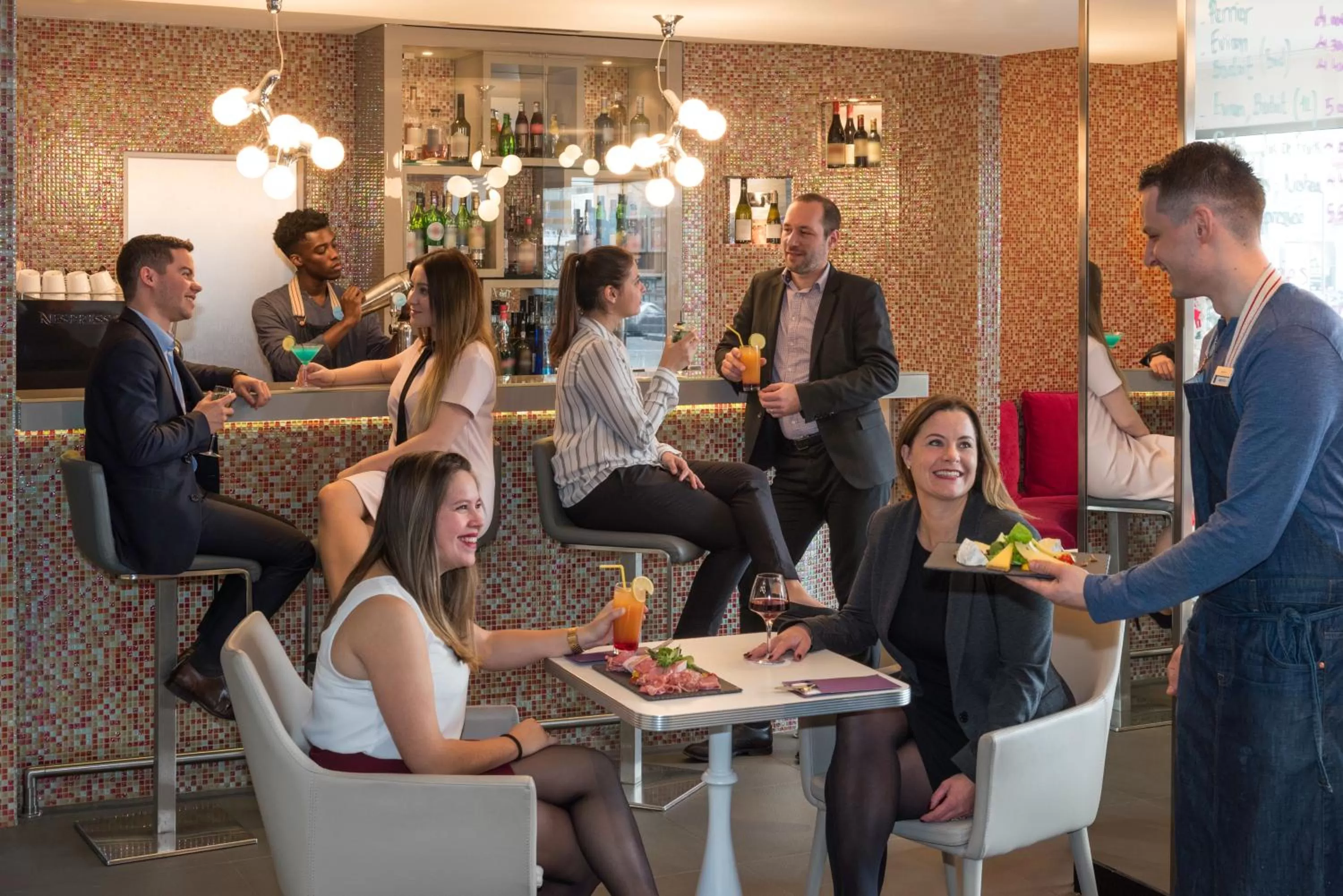 Restaurant/places to eat in Mercure Paris Vaugirard Porte De Versailles