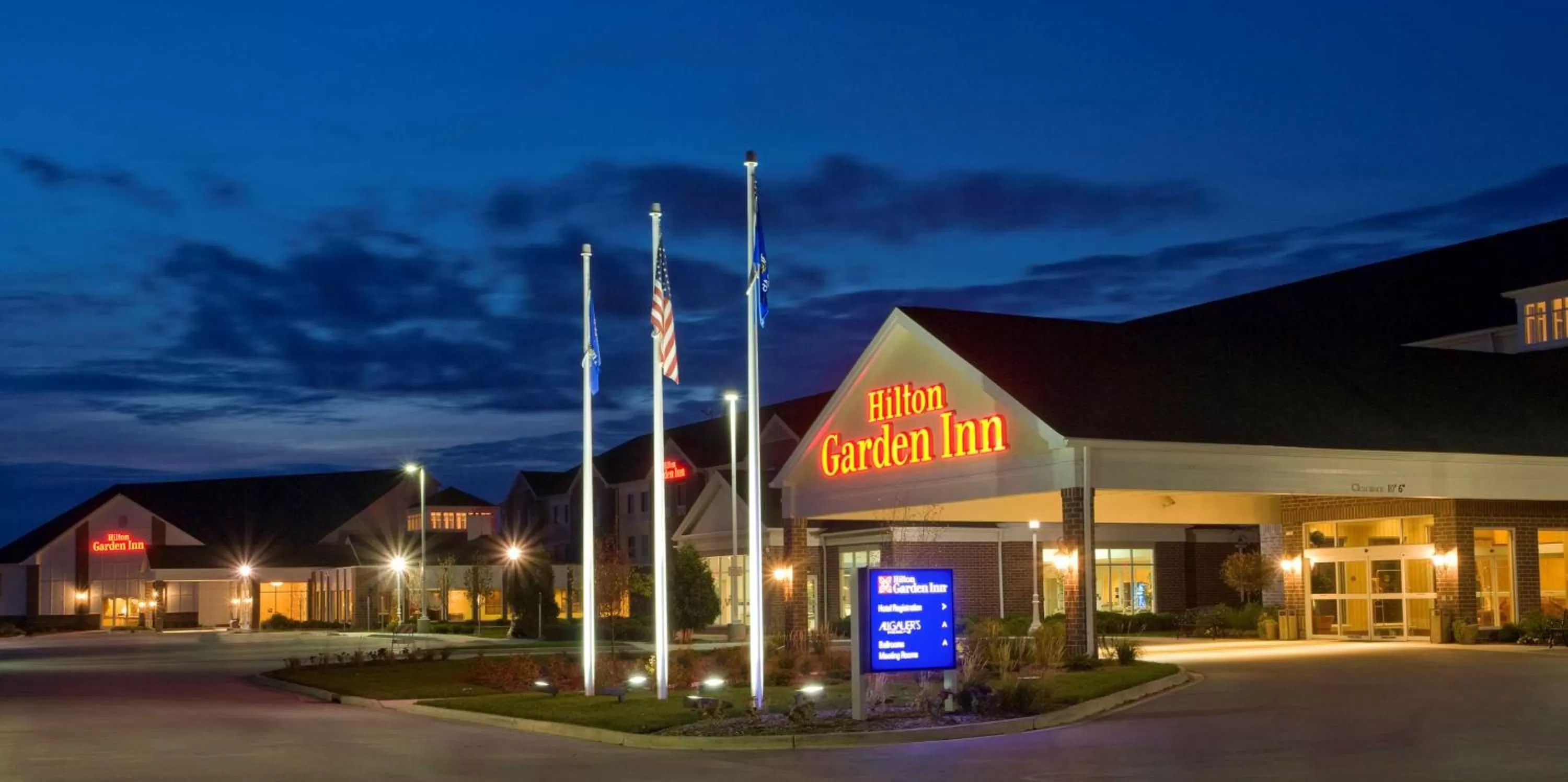 Property building in Hilton Garden Inn Milwaukee Northwest Conference Center