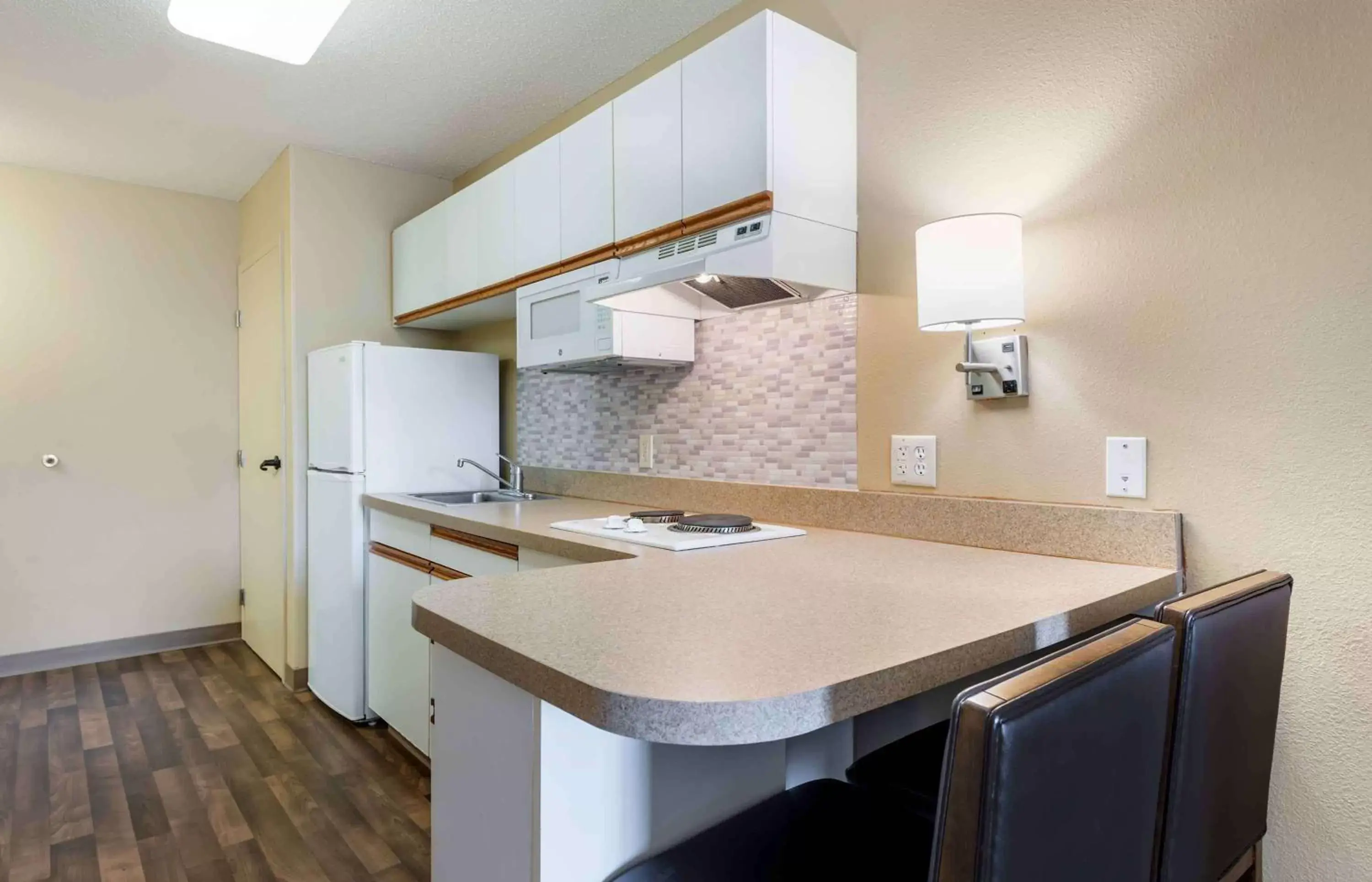 Bedroom, Kitchen/Kitchenette in Extended Stay America Suites - Minneapolis - Eden Prairie - Technology Drive