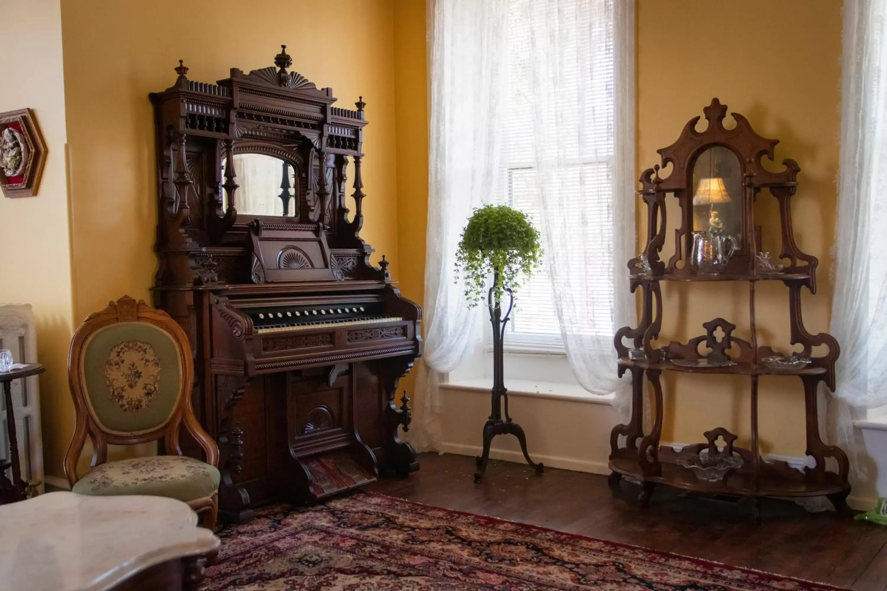 Living room in Gifford-Risley House Bed and Breakfast