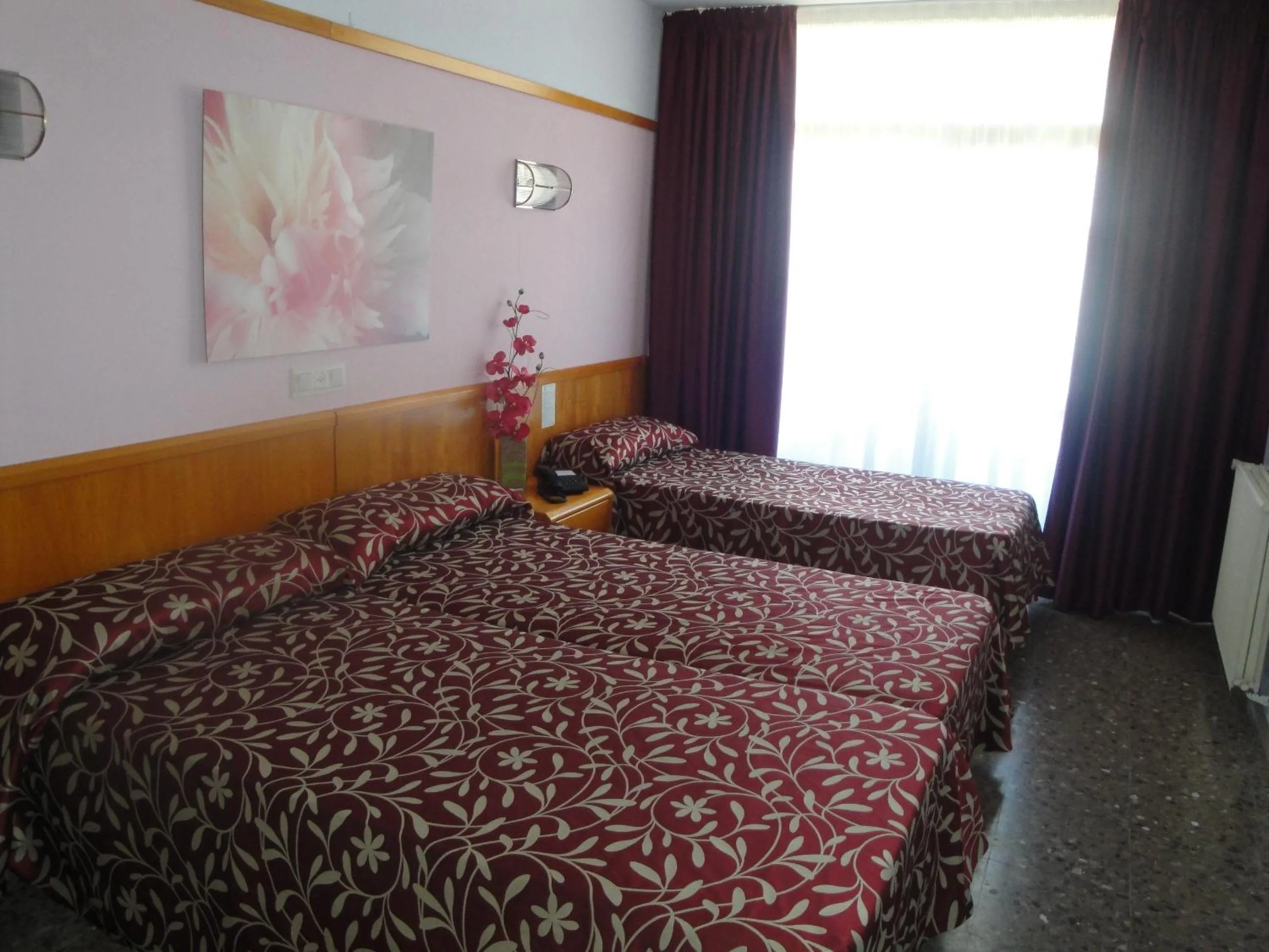 Bed in Hotel Esplendid