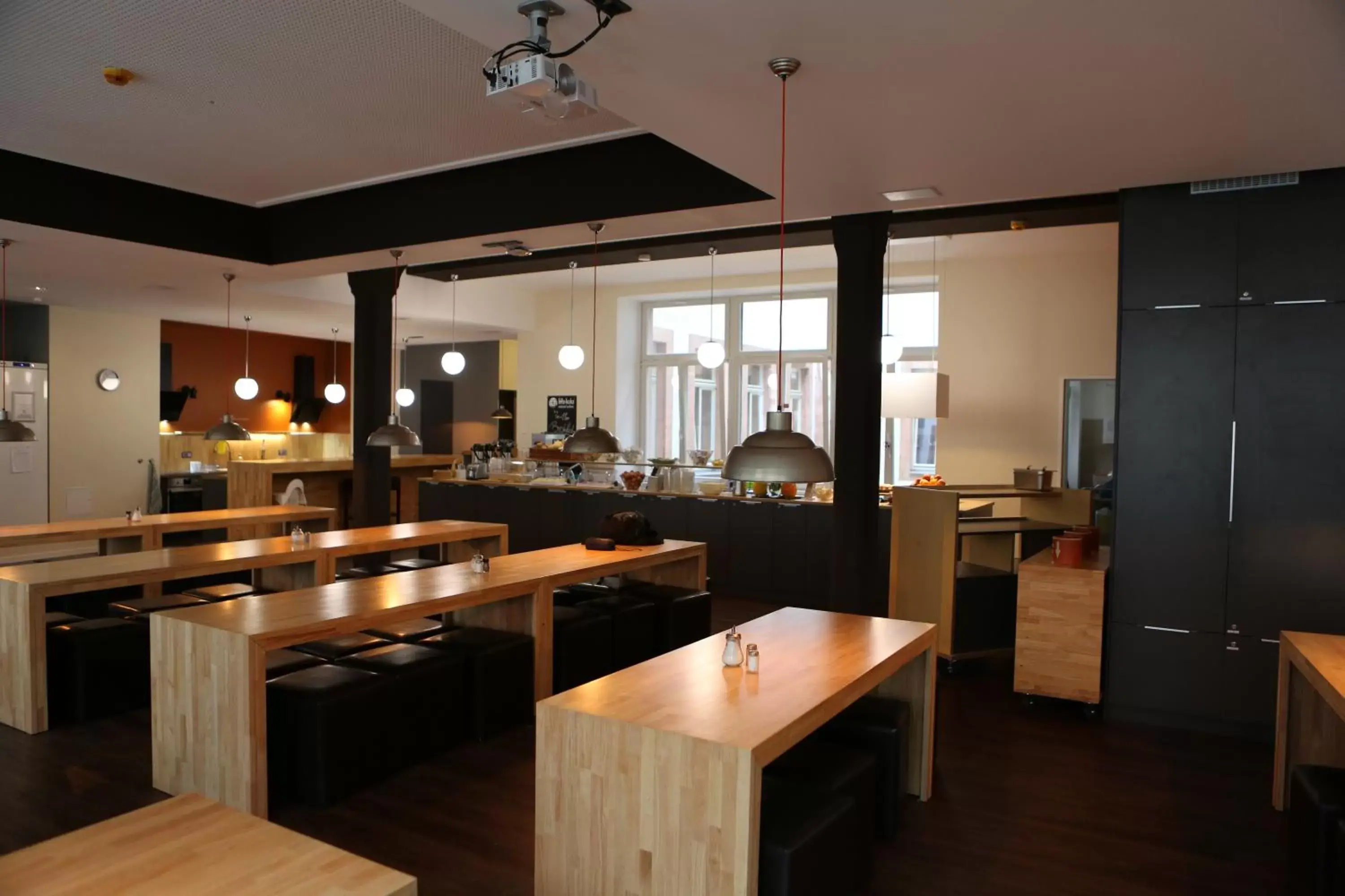 Lounge or bar, Restaurant/Places to Eat in Five Elements Hostel Leipzig