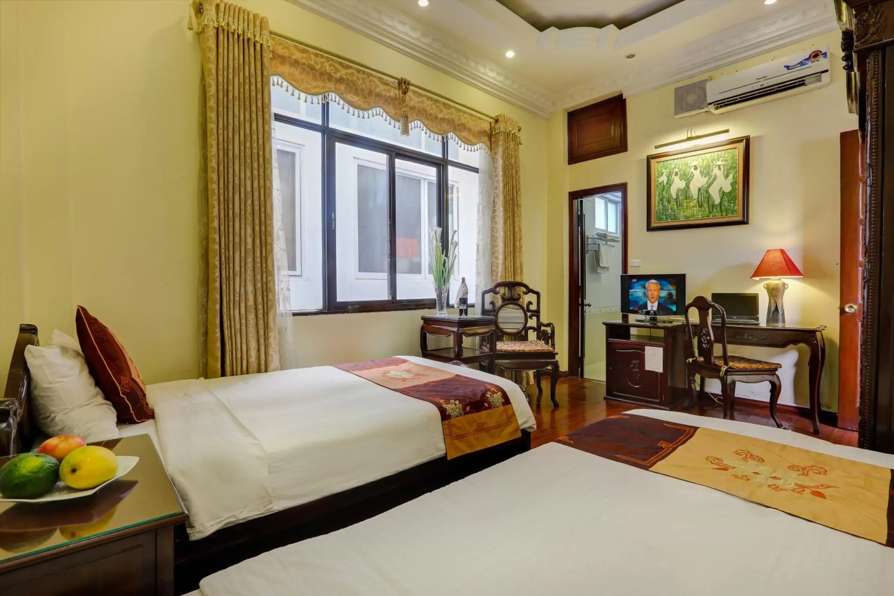 Photo of the whole room, Bed in Hanoi Little Town Hotel