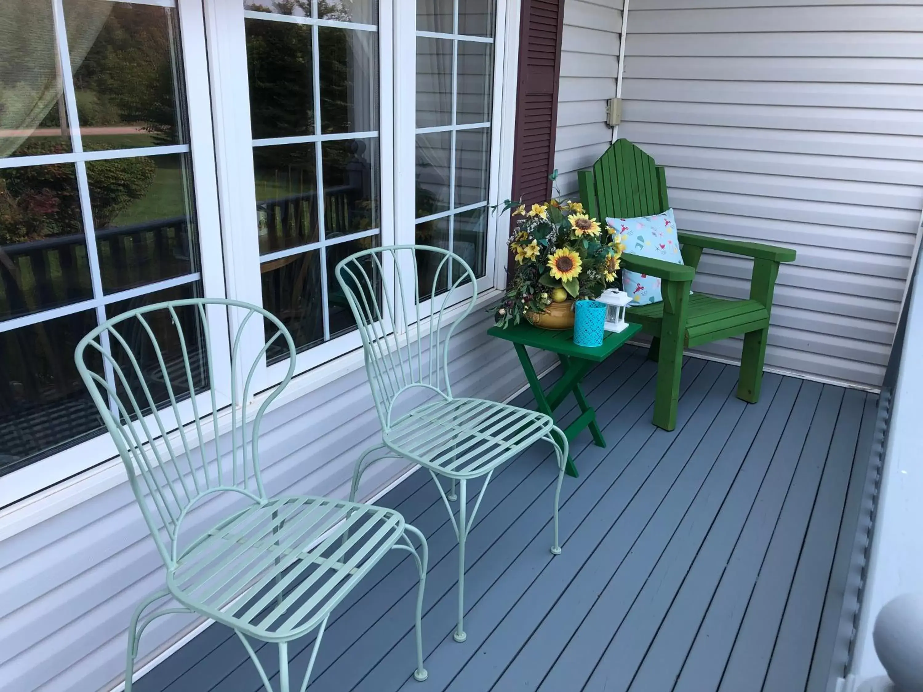 Facade/entrance, Balcony/Terrace in Baker Shore Bed and Breakfast