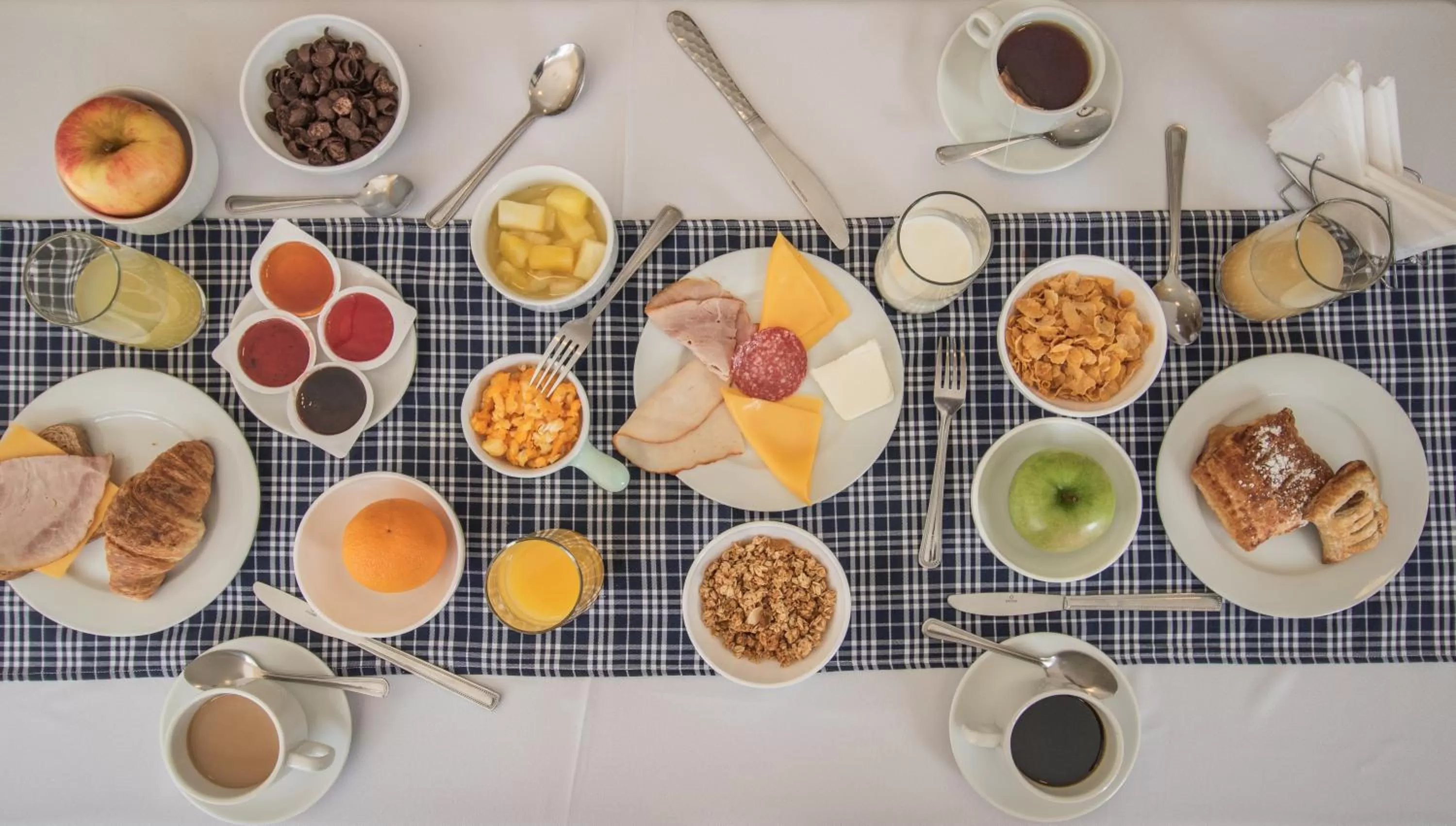 Buffet breakfast in Trotamundos