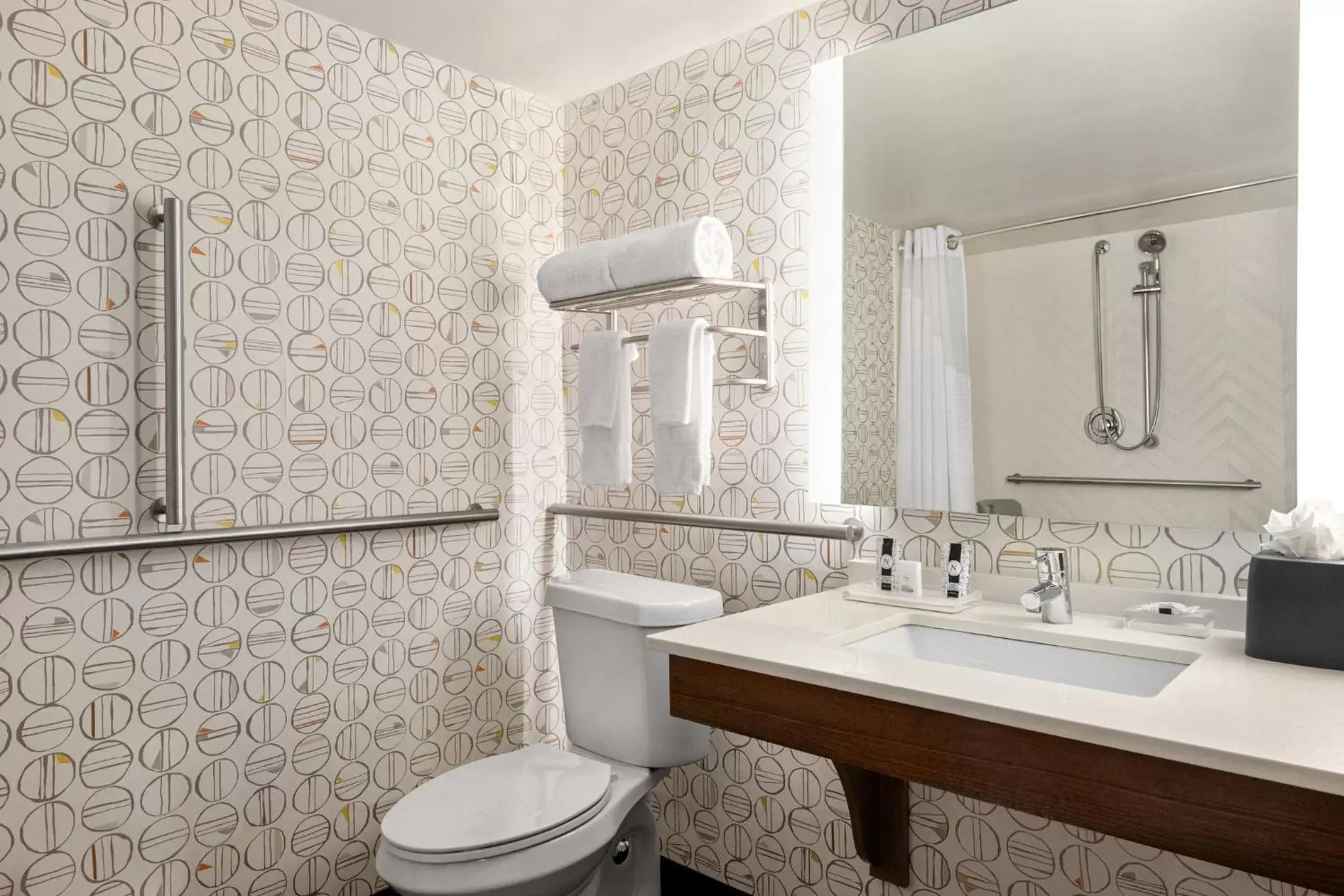 Photo of the whole room, Bathroom in Holiday Inn Orlando International Airport, an IHG Hotel