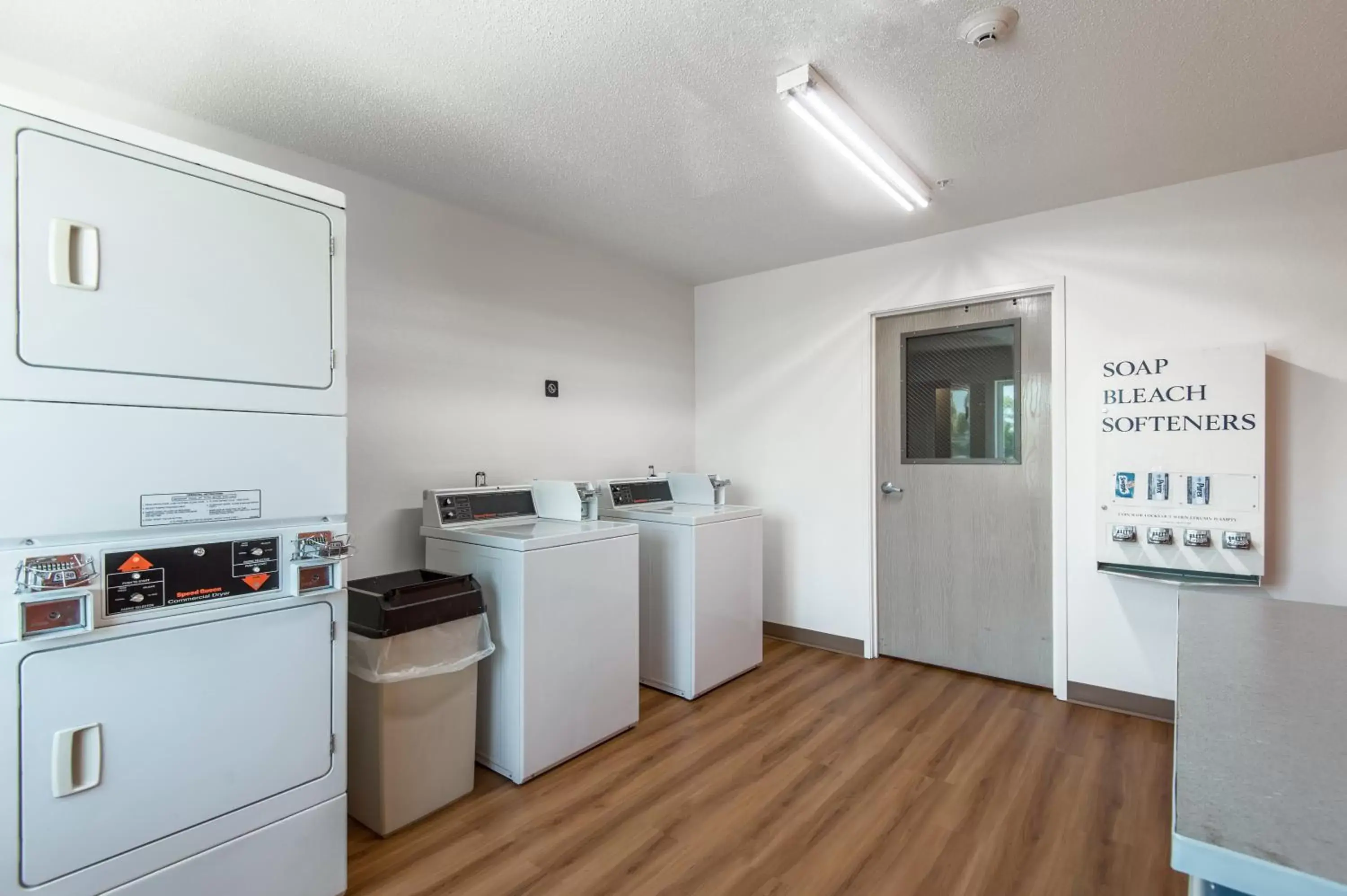 laundry, Kitchen/Kitchenette in Motel 6-Junction City, KS