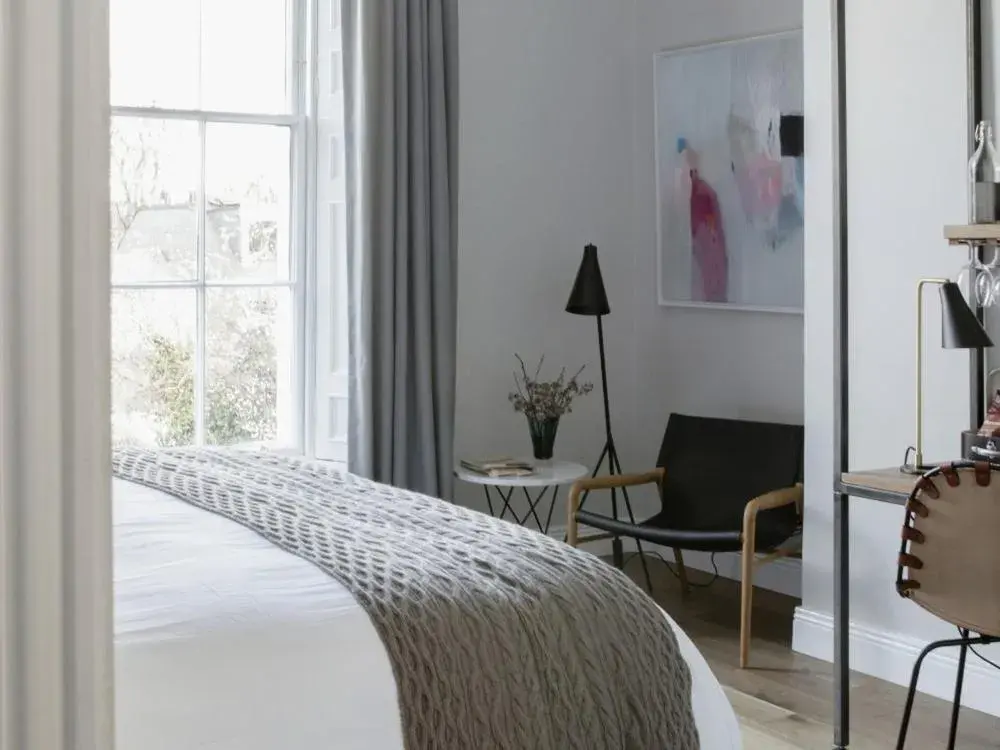 Bedroom, Seating Area in Pembroke Hall