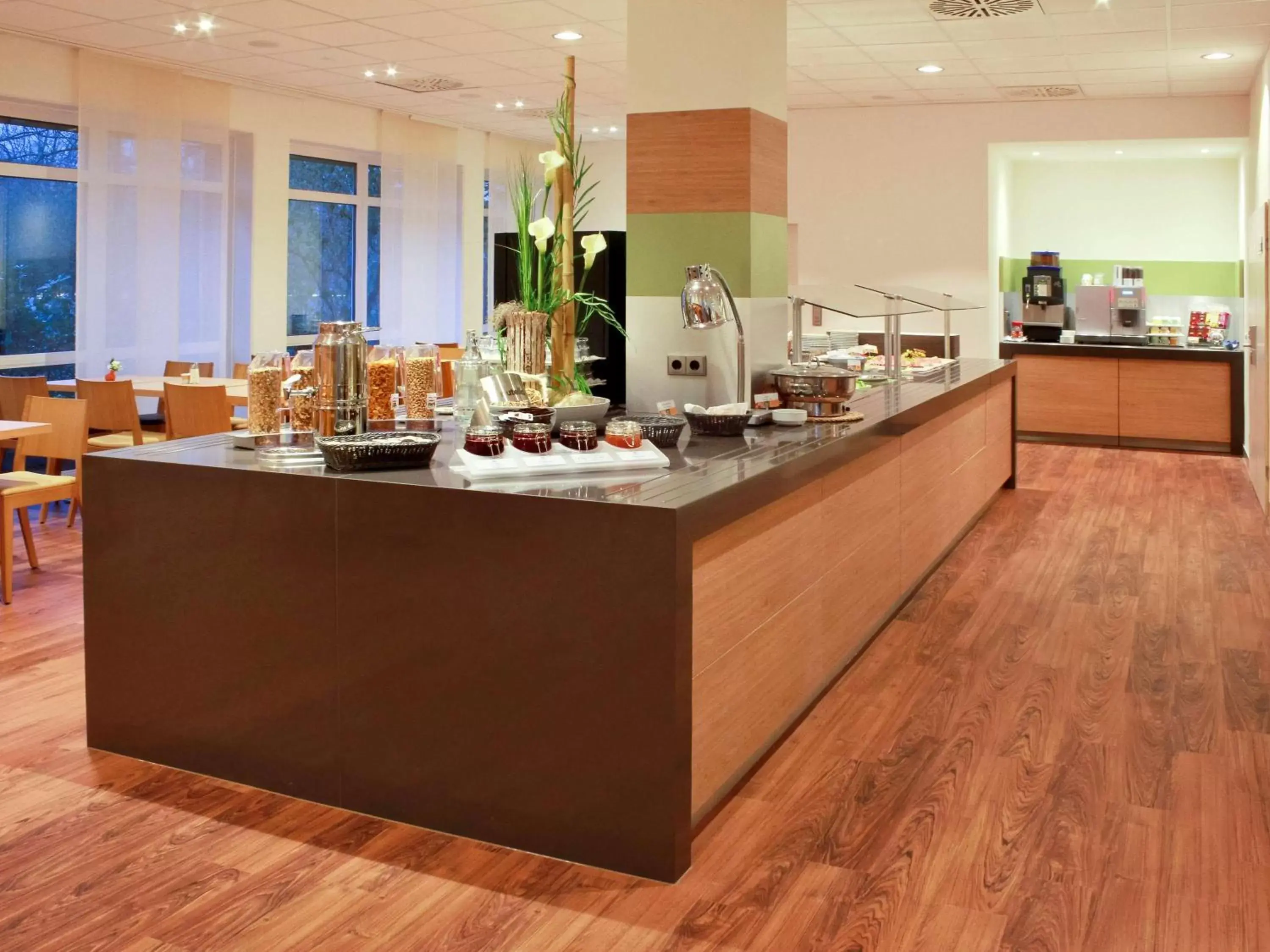 Restaurant/Places to Eat in ibis Hotel Hannover Medical Park