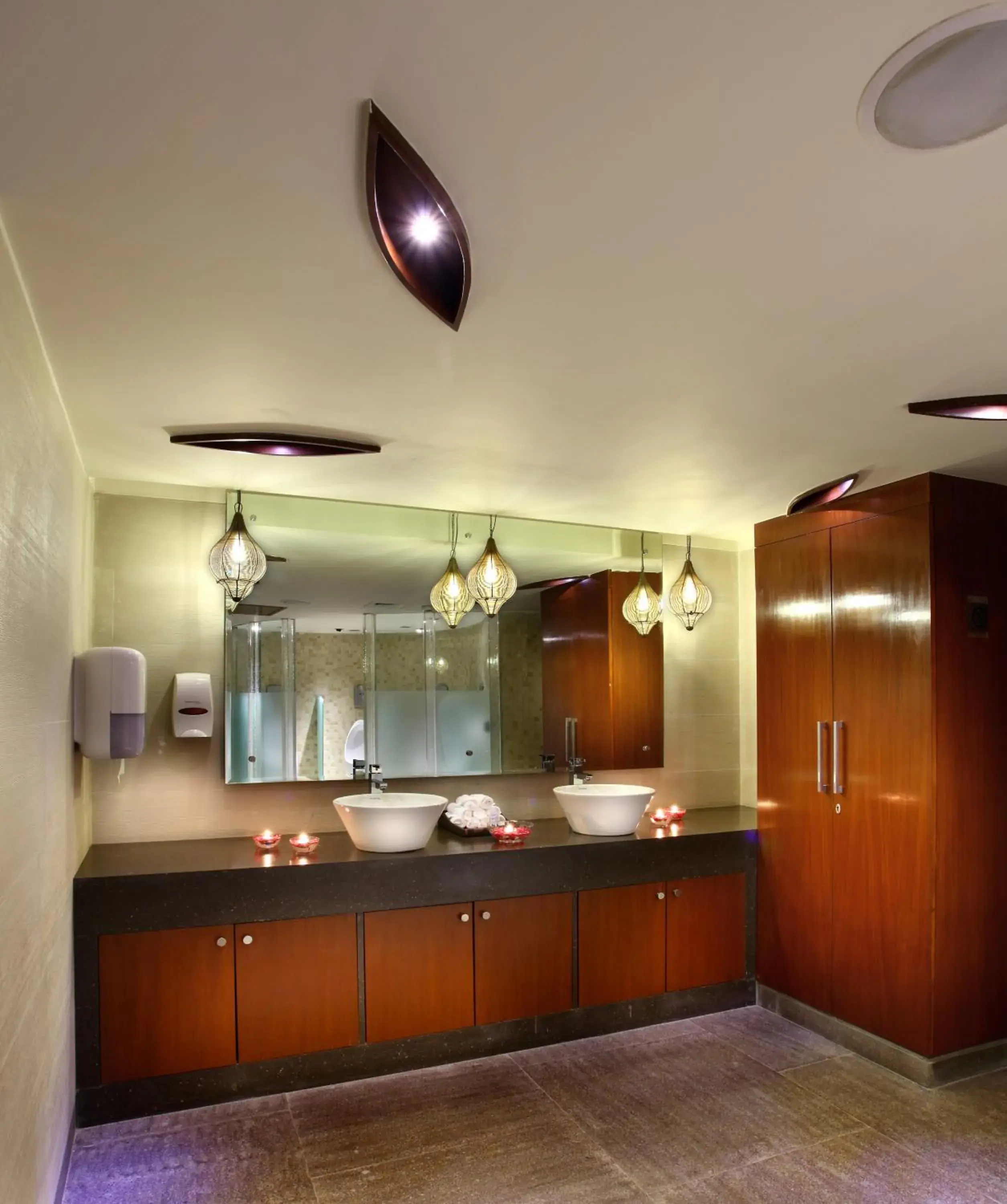 Bathroom, Kitchen/Kitchenette in Mahagun Sarovar Portico Suites Ghaziabad