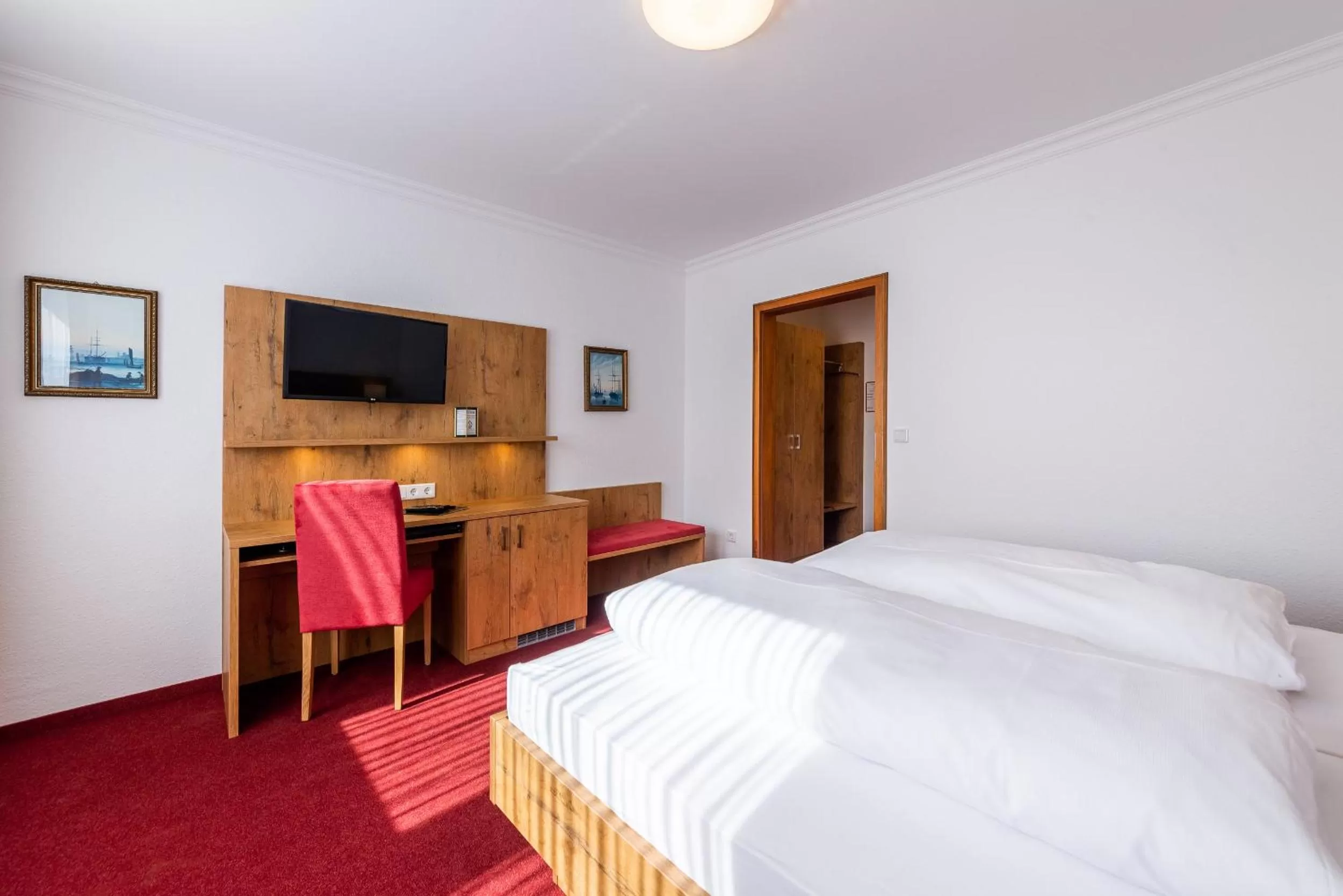 Photo of the whole room, Bed in Hotel Krone