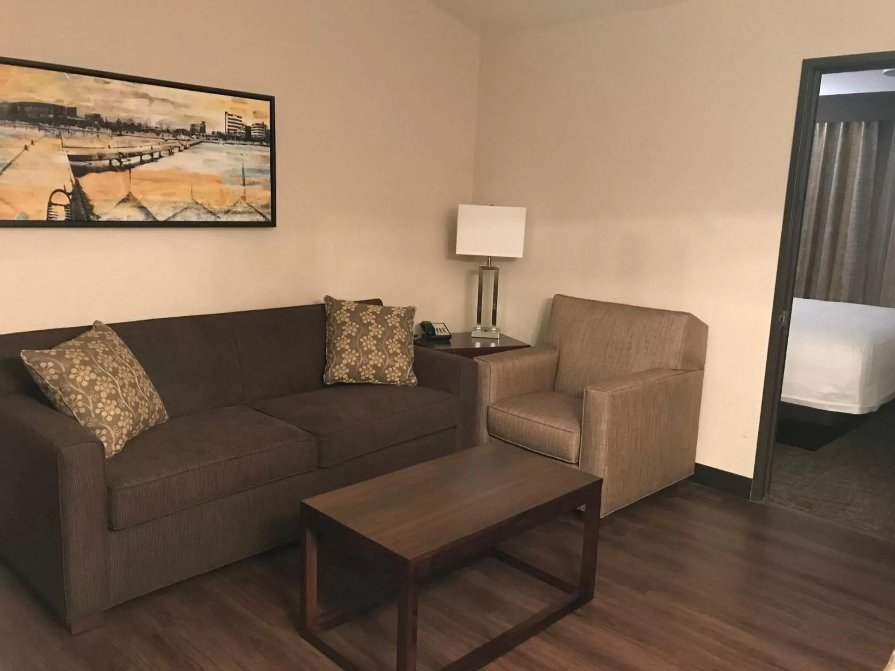 Living room, Seating Area in Best Western Premier Bridgewood Hotel Resort