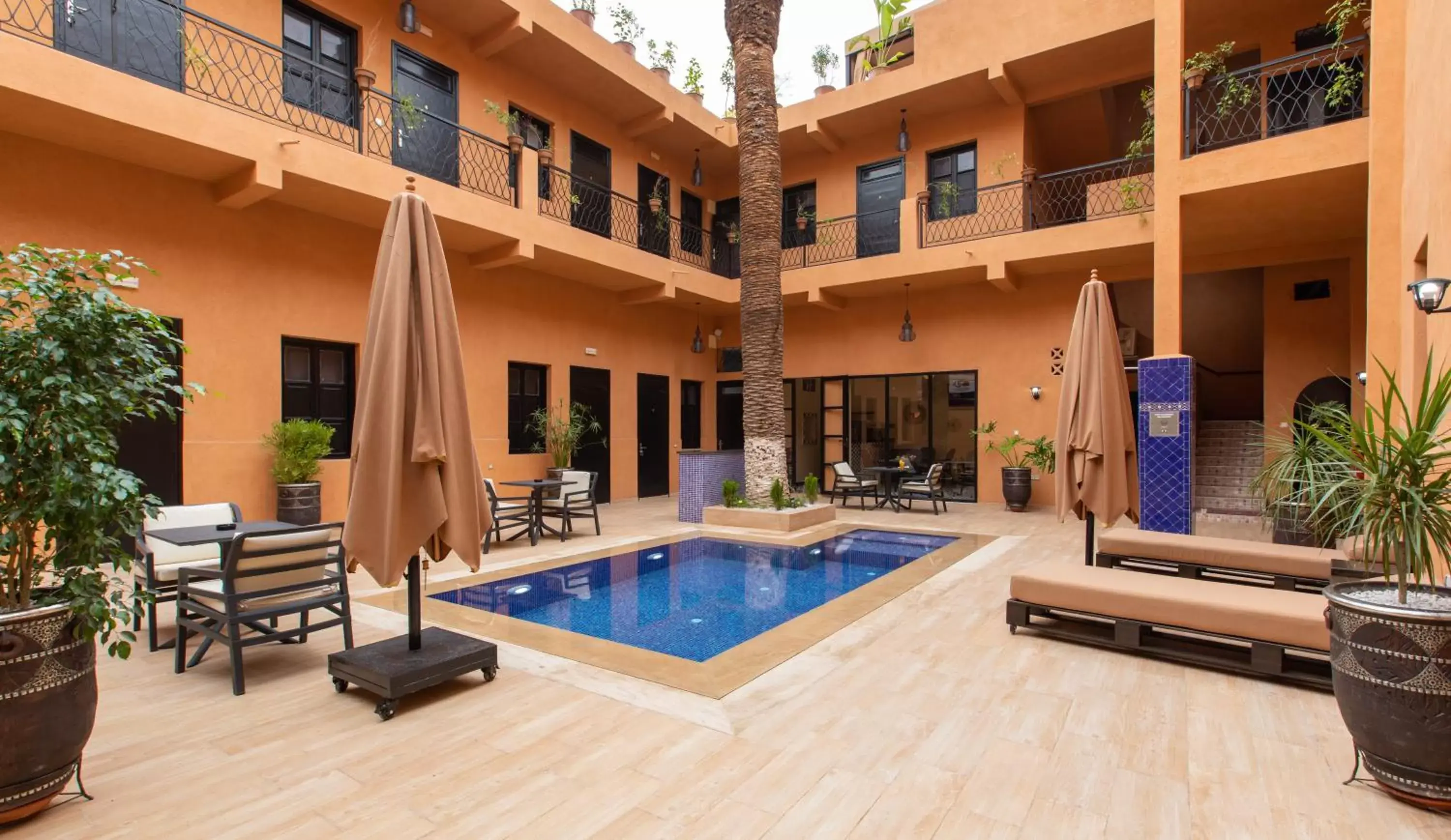 Swimming Pool in Hotel Toulousain