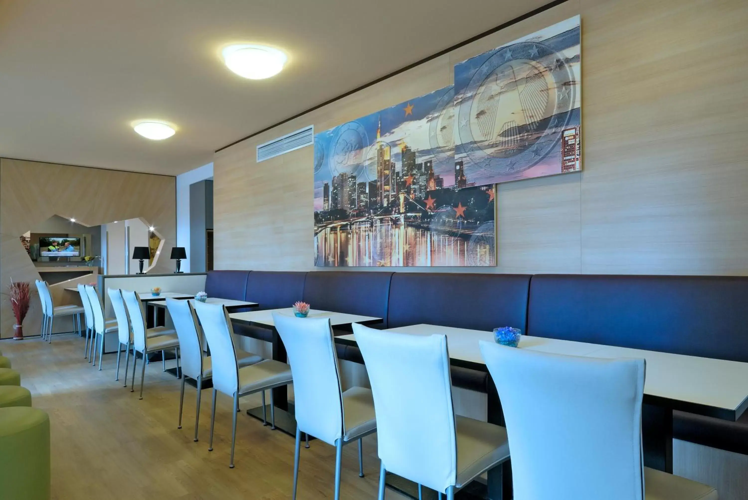 Lounge or bar, Restaurant/Places to Eat in B&B Hotel Frankfurt City-Ost