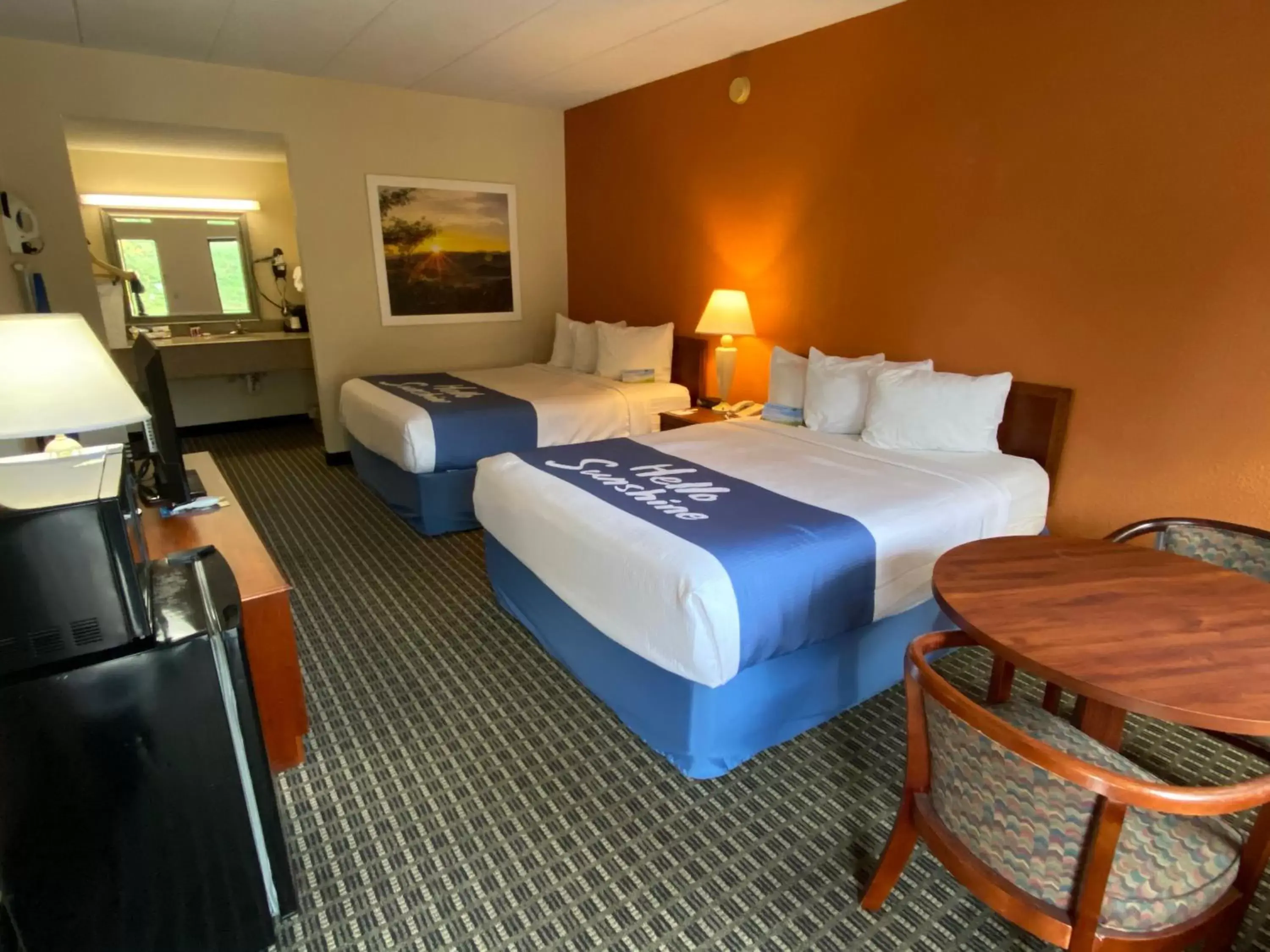 Photo of the whole room, Bed in Days Inn by Wyndham Morehead