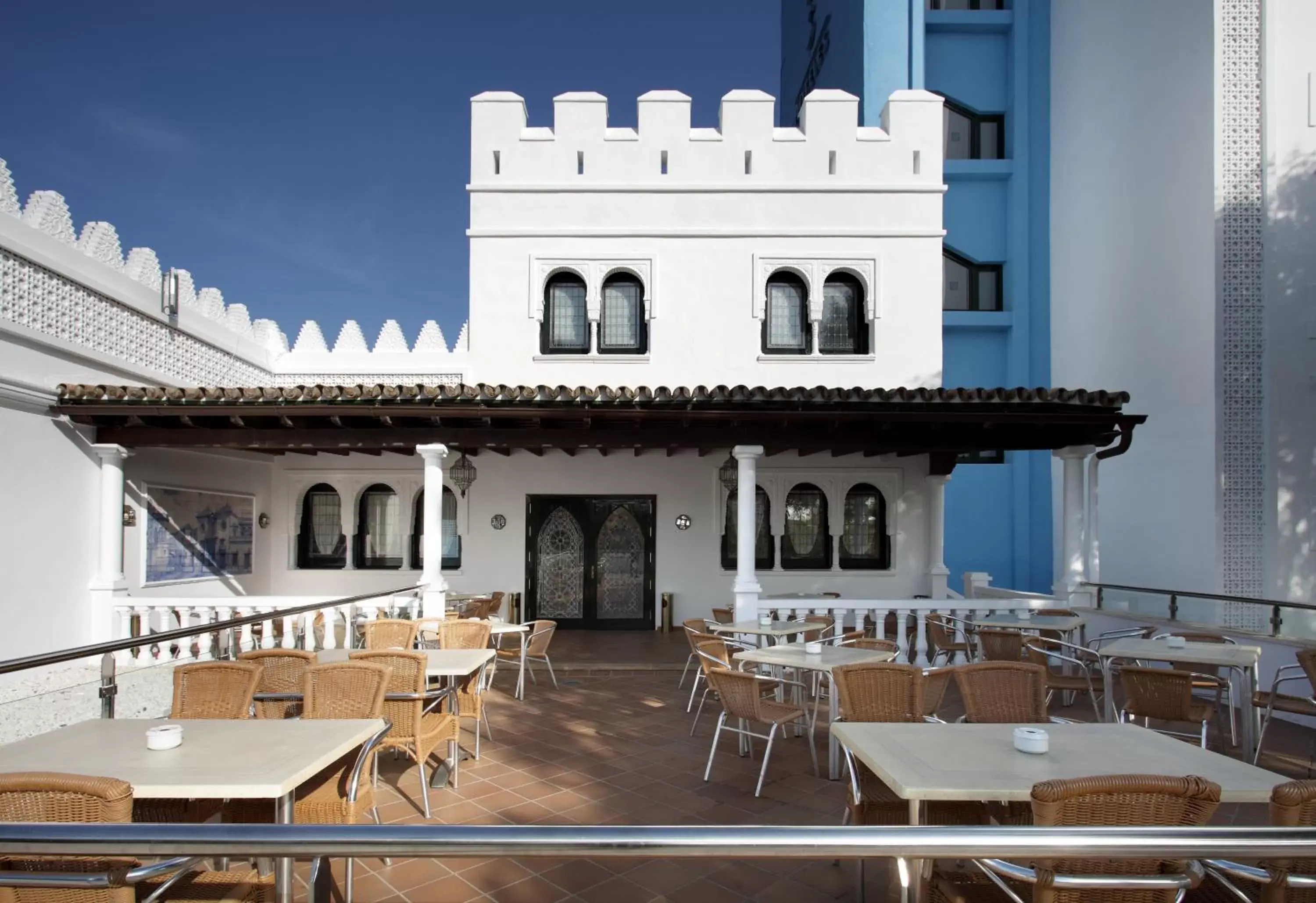 Restaurant/places to eat, Property Building in Hotel Abades Benacazon