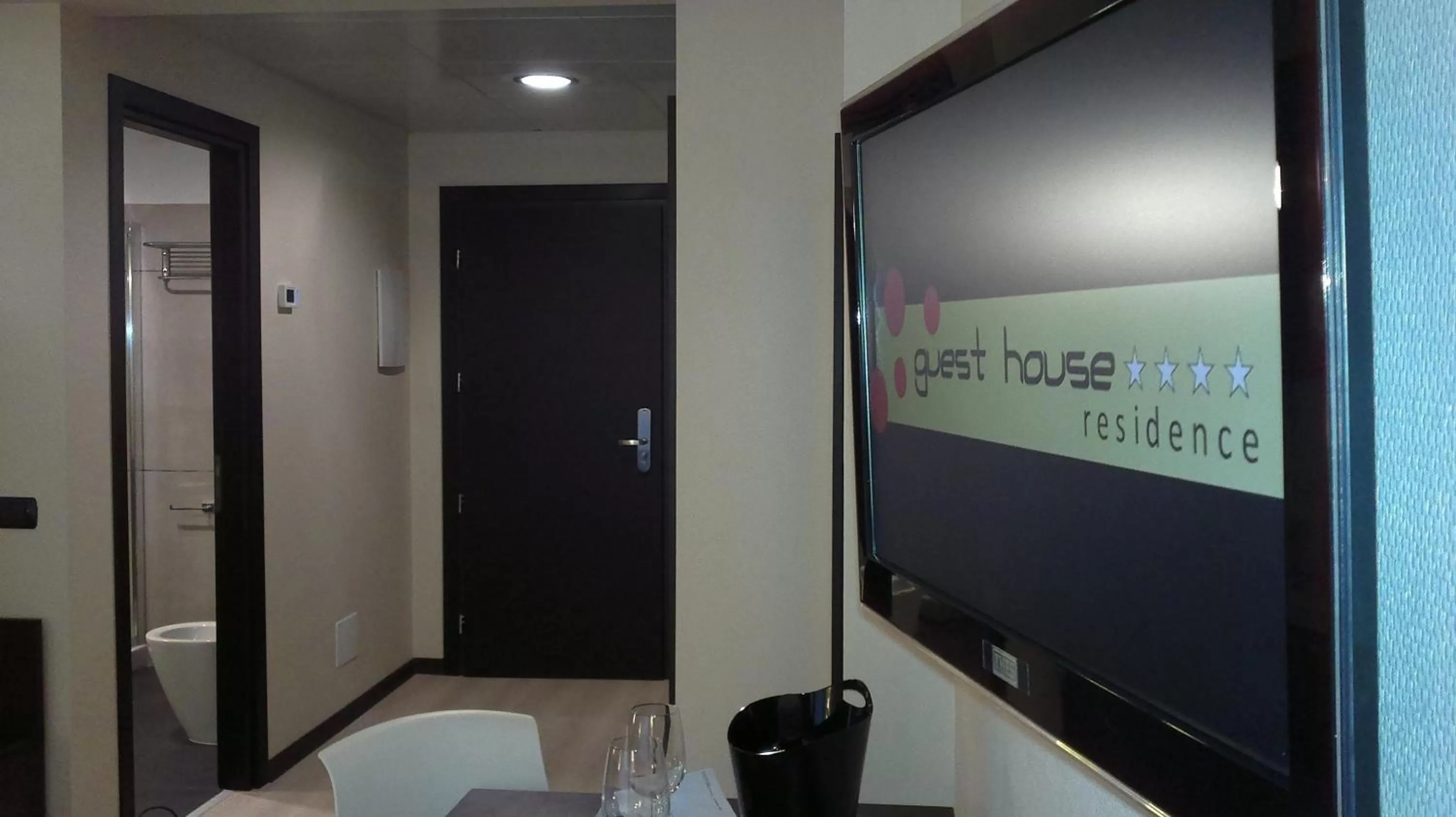 TV and multimedia in Guest House Residence