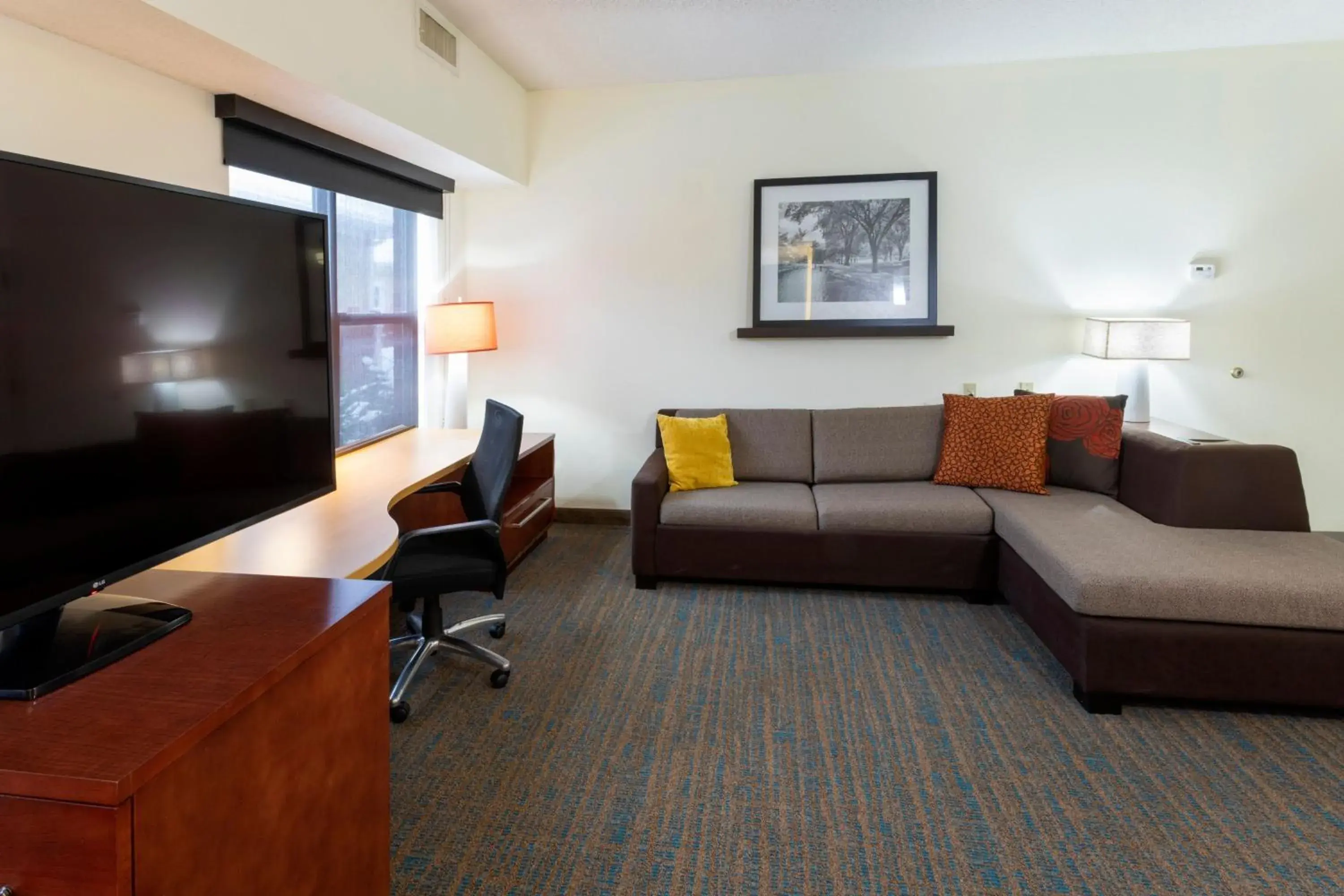 Photo of the whole room, Seating Area in Residence Inn Minneapolis St. Paul/Roseville