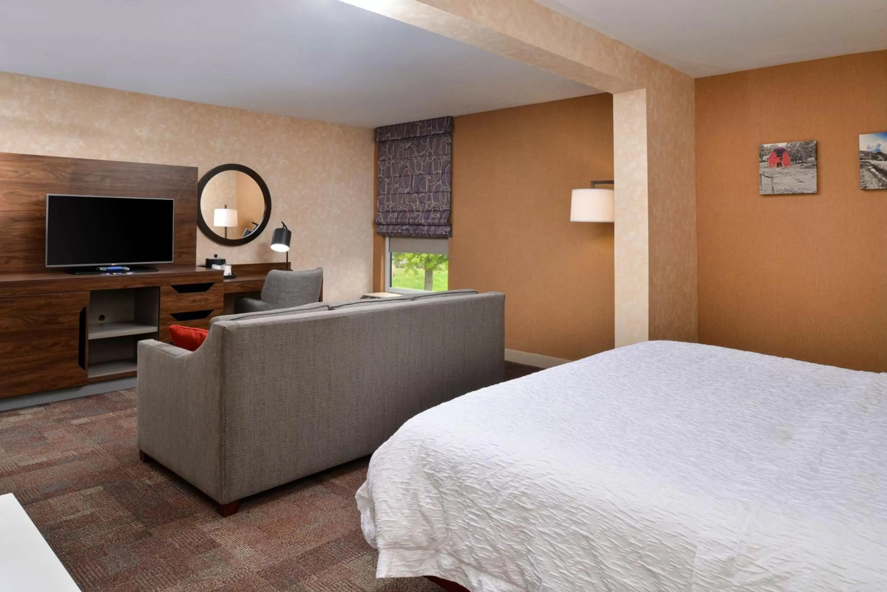 Bedroom, Bed in Hampton Inn Wytheville