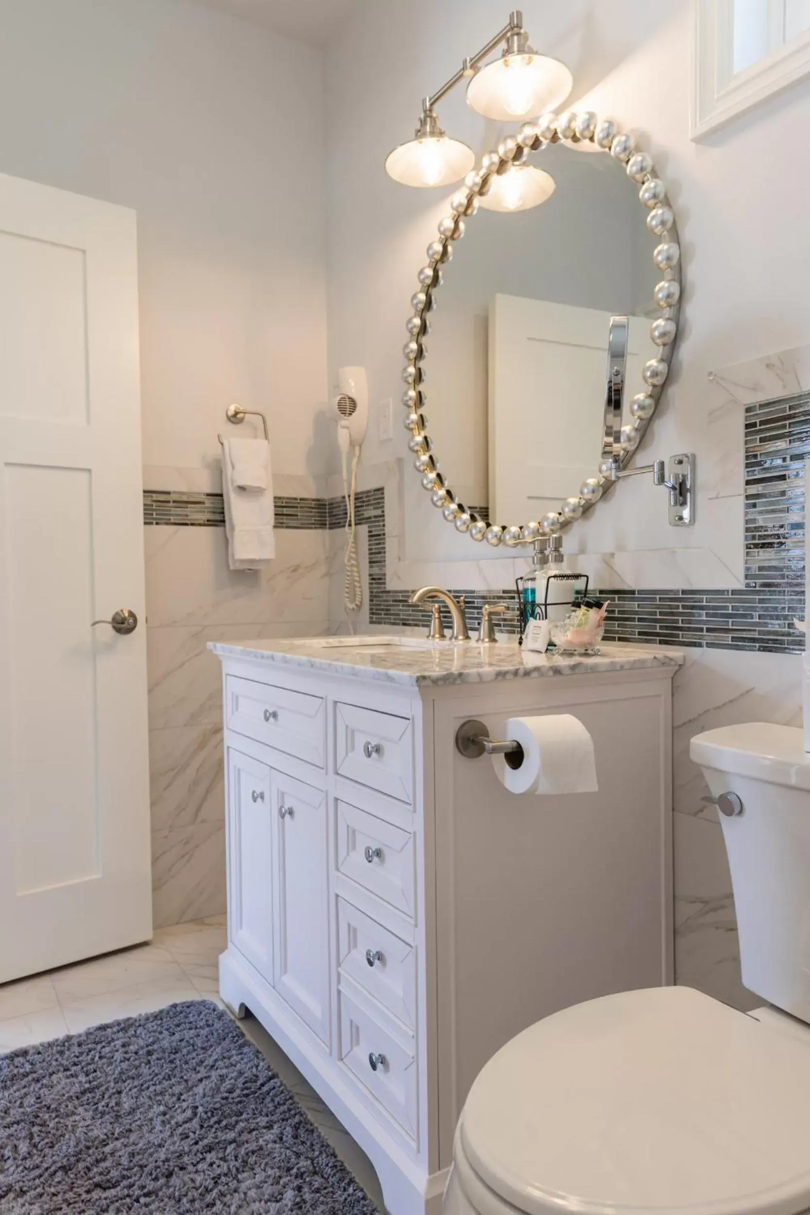 Bathroom in ForFriends Inn Wine Country Bed and Breakfast