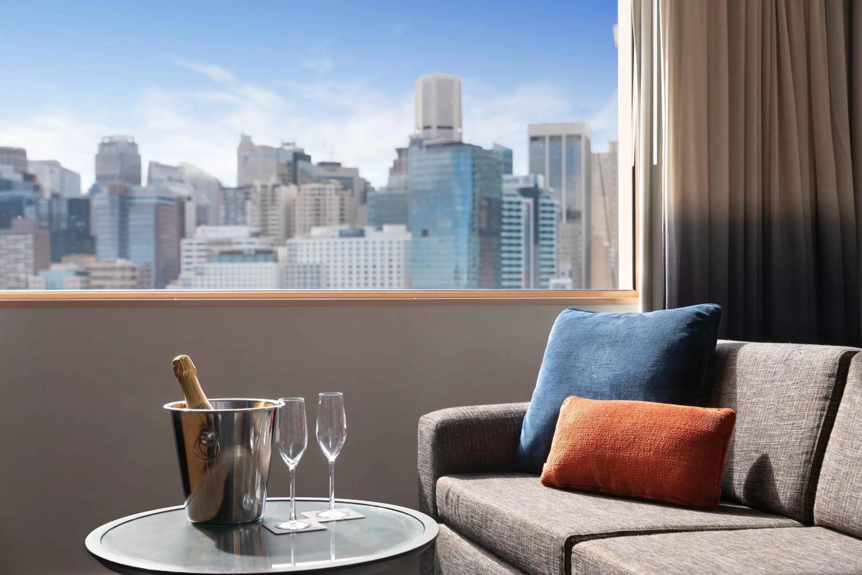 Lounge or bar in Novotel Sydney Darling Harbour