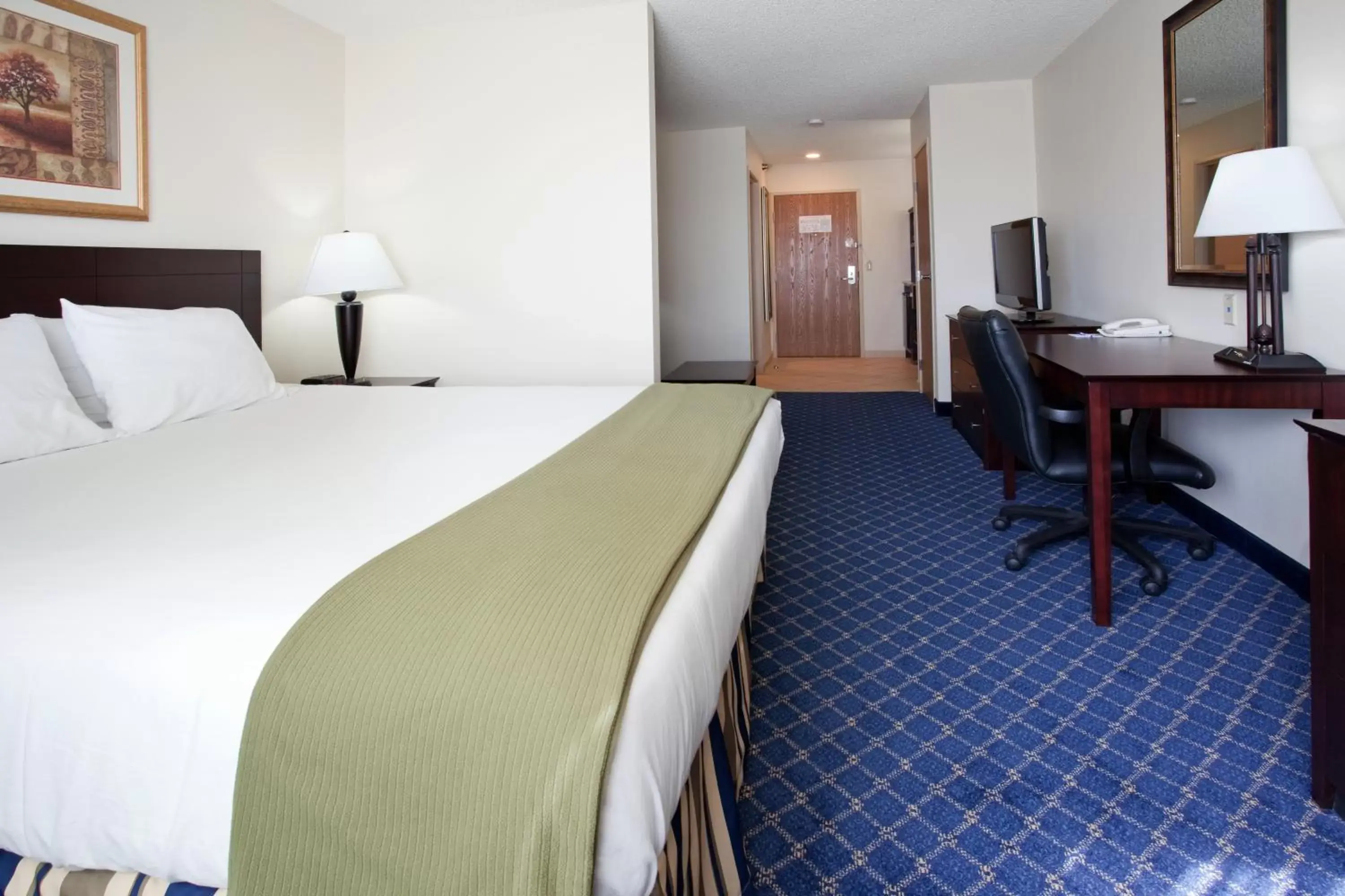 Photo of the whole room, Bed in Holiday Inn Express Hotel & Suites Torrington, an IHG Hotel