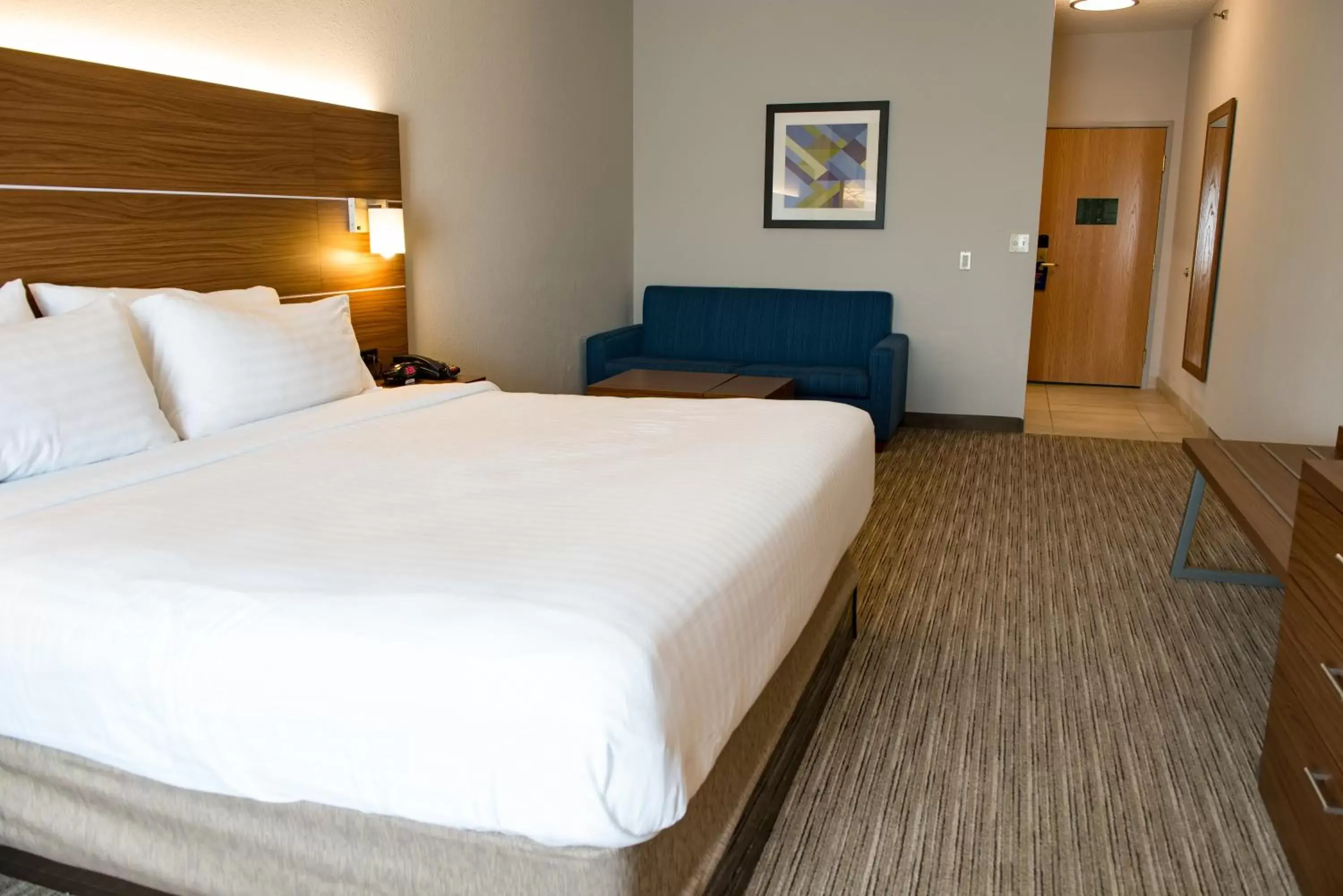Bed in Holiday Inn Express Hotel & Suites Elkhart-South, an IHG Hotel