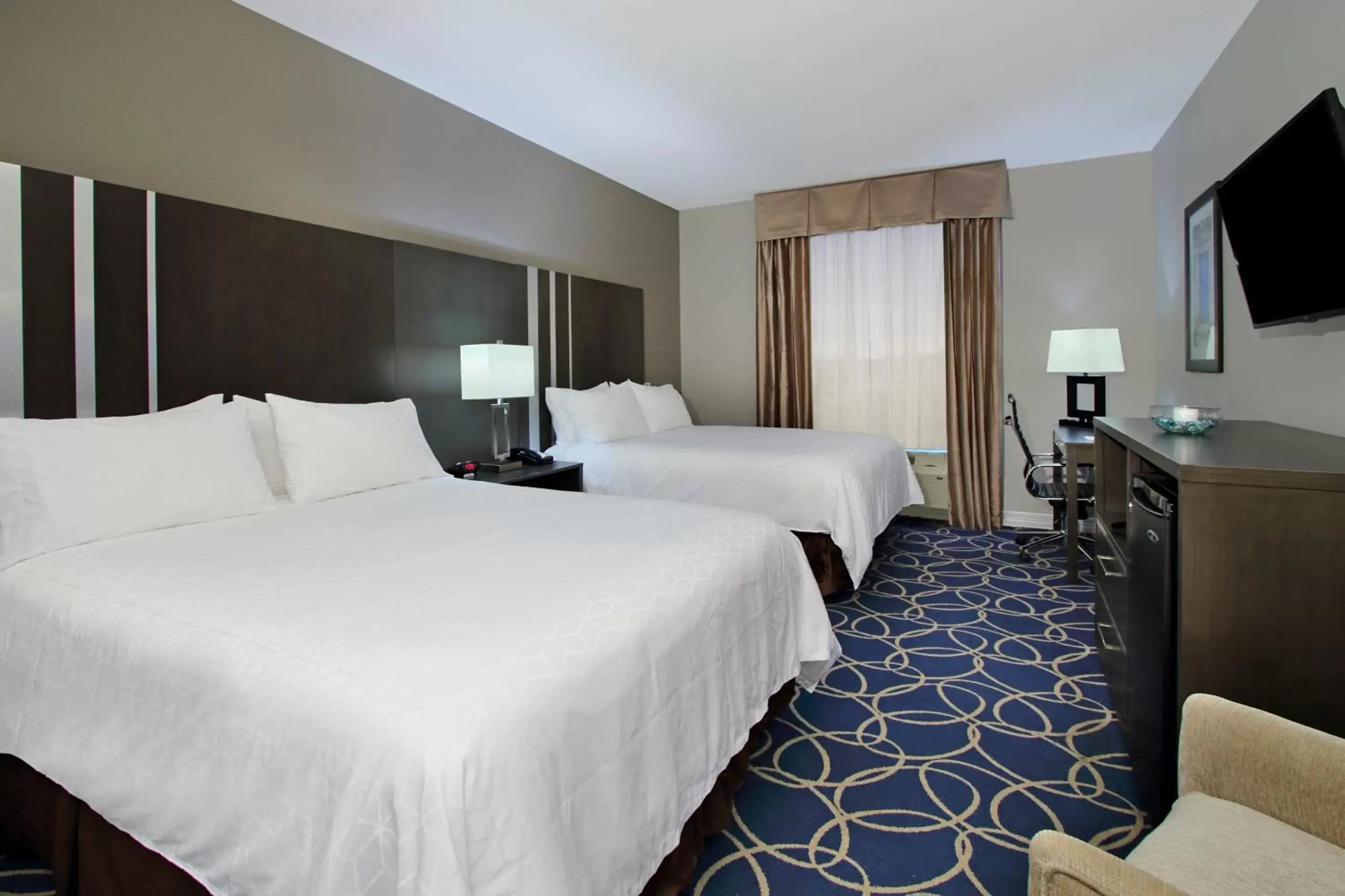Photo of the whole room, Bed in Holiday Inn Express and Suites Houston North - IAH Area, an IHG Hotel