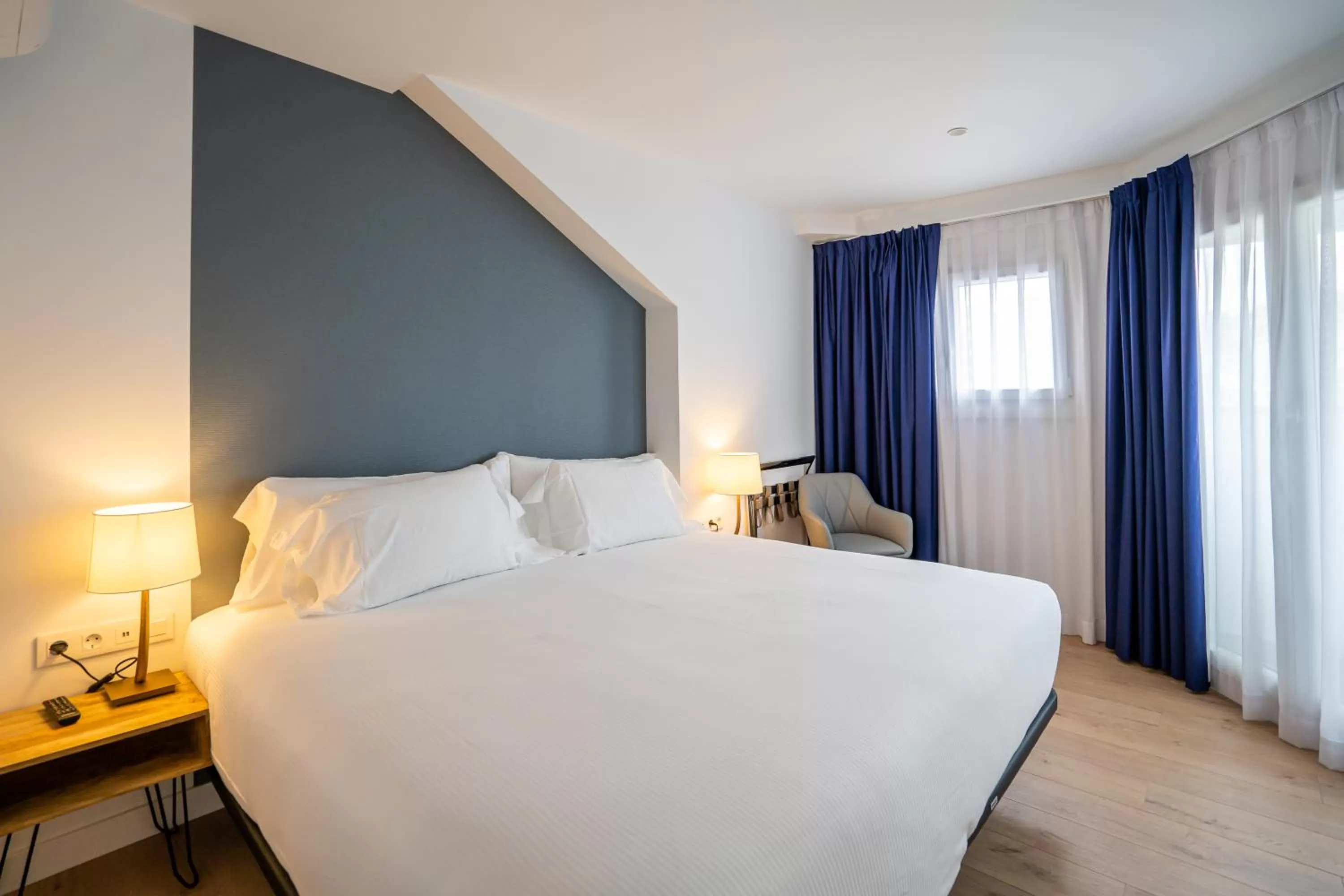 Bed in abba Apartments Playa de Gros San Sebastián