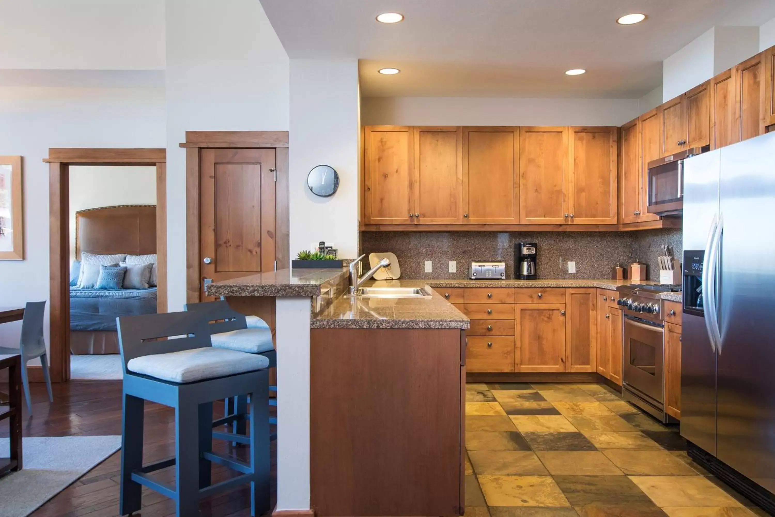 Kitchen or kitchenette, Kitchen/Kitchenette in East West Hospitality at Tahoe