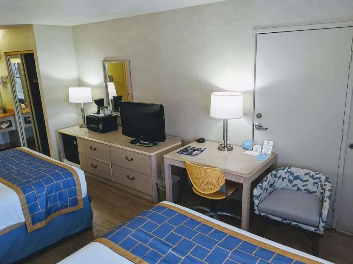 Bedroom, Bed in Days Inn by Wyndham Bullhead City Bedroom, Bed in Days Inn by Wyndham Bullhead City
