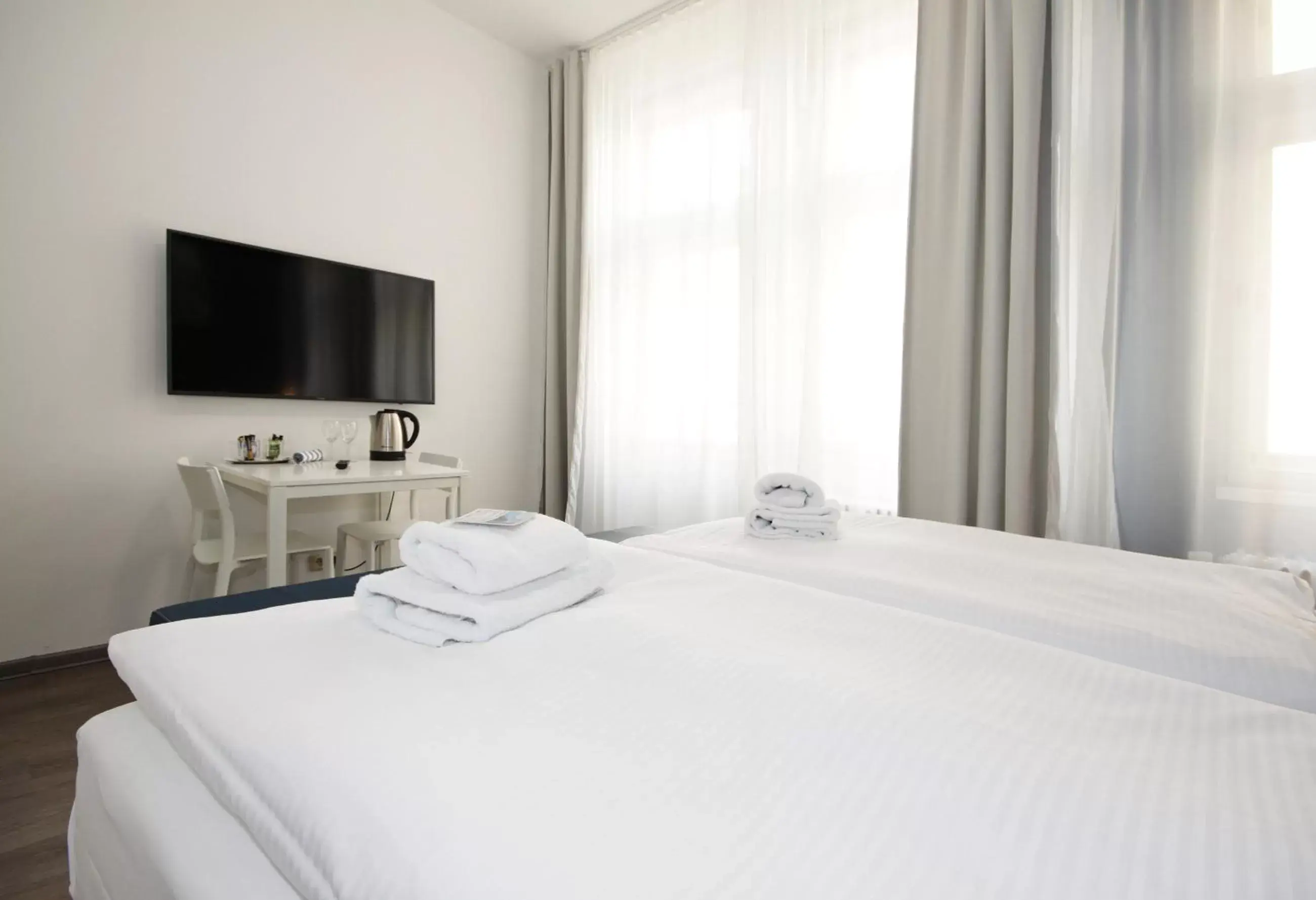 Coffee/tea facilities, Bed in Alveo Suites Coffee/tea facilities, Bed in Alveo Suites