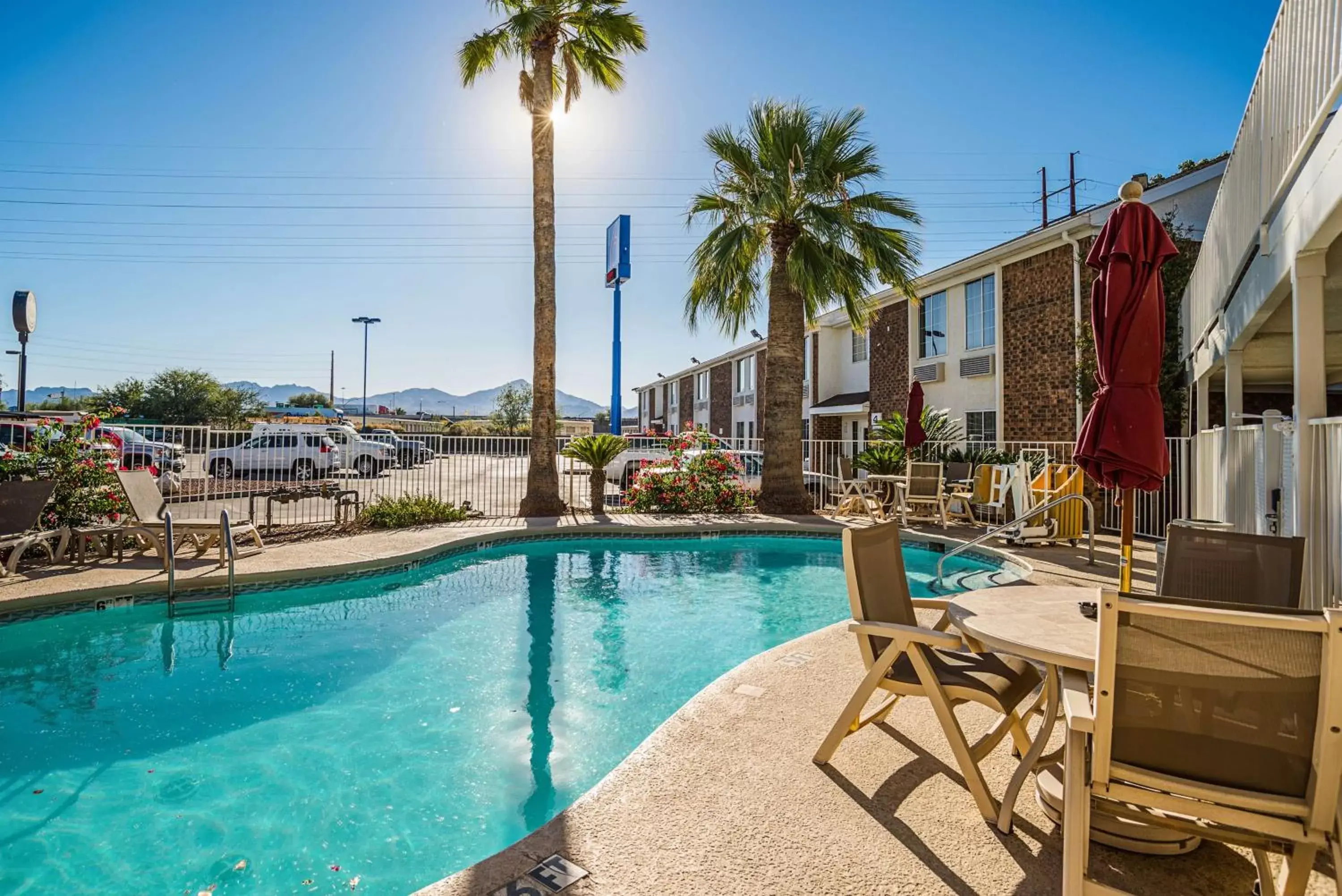 Pool view, Swimming Pool in Motel 6 Tucson, AZ - North