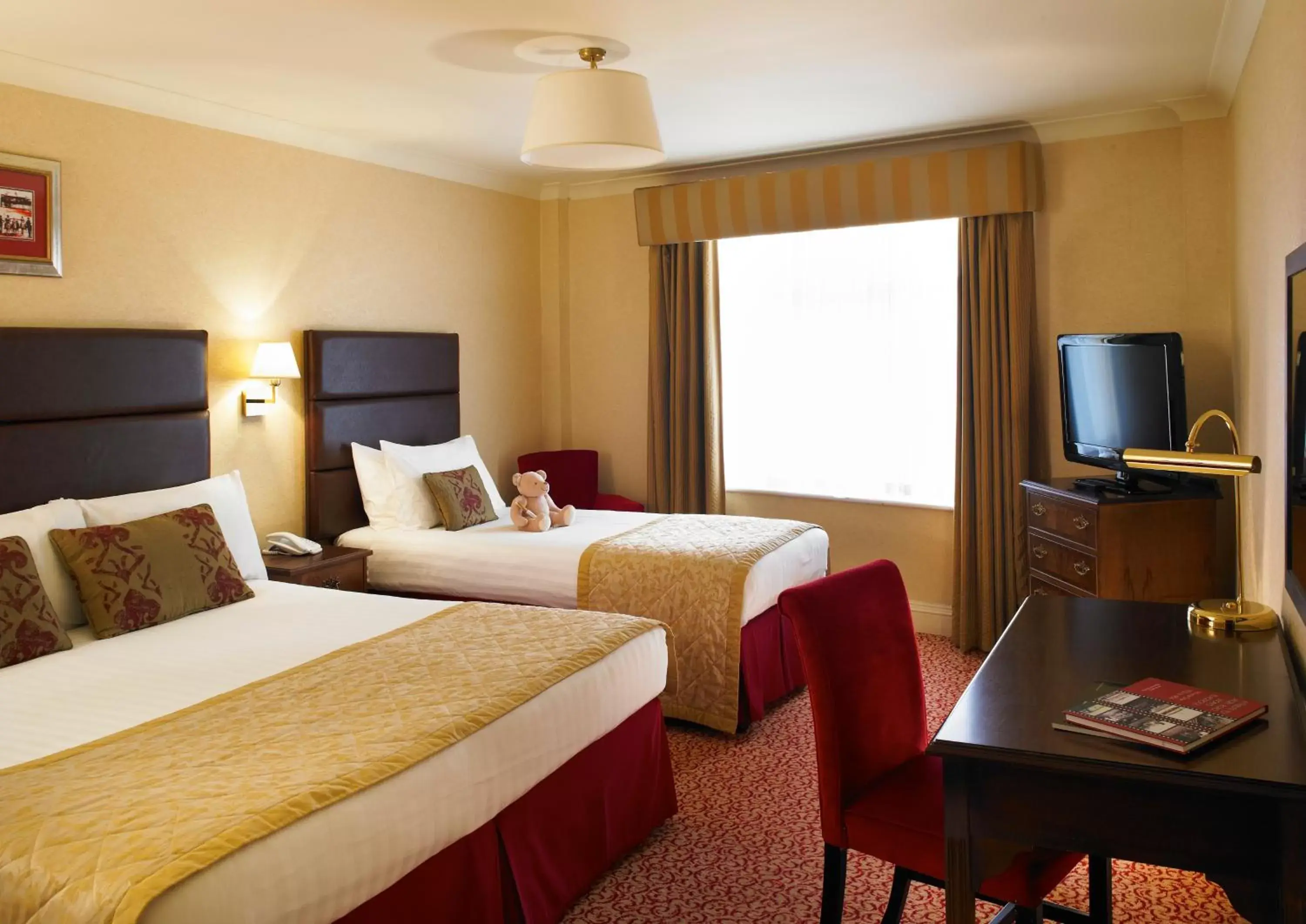 Bathroom, Bed in Imperial Hotel Blackpool