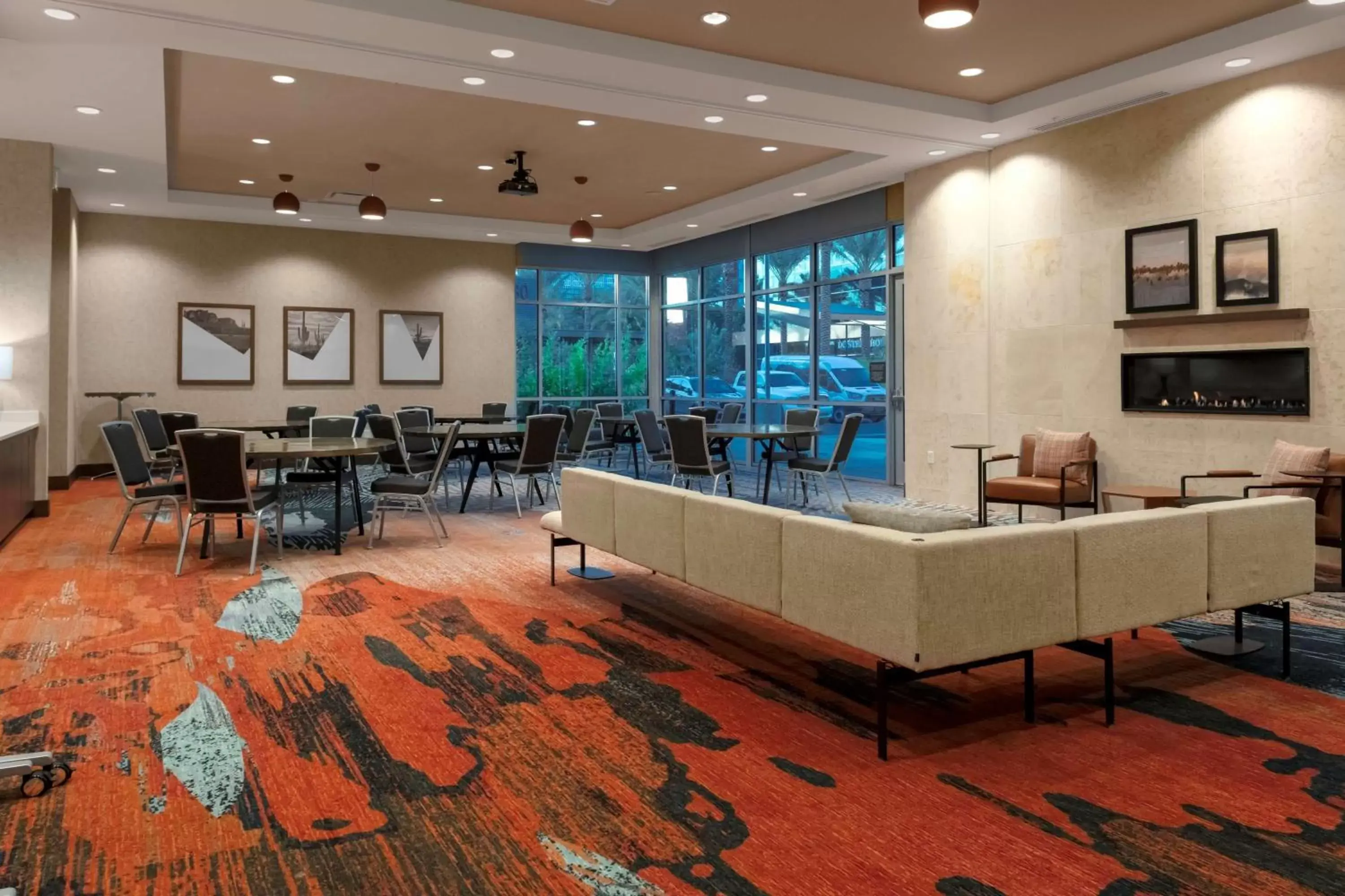 Meeting/conference room, Restaurant/Places to Eat in Hilton Garden Inn Chandler Downtown