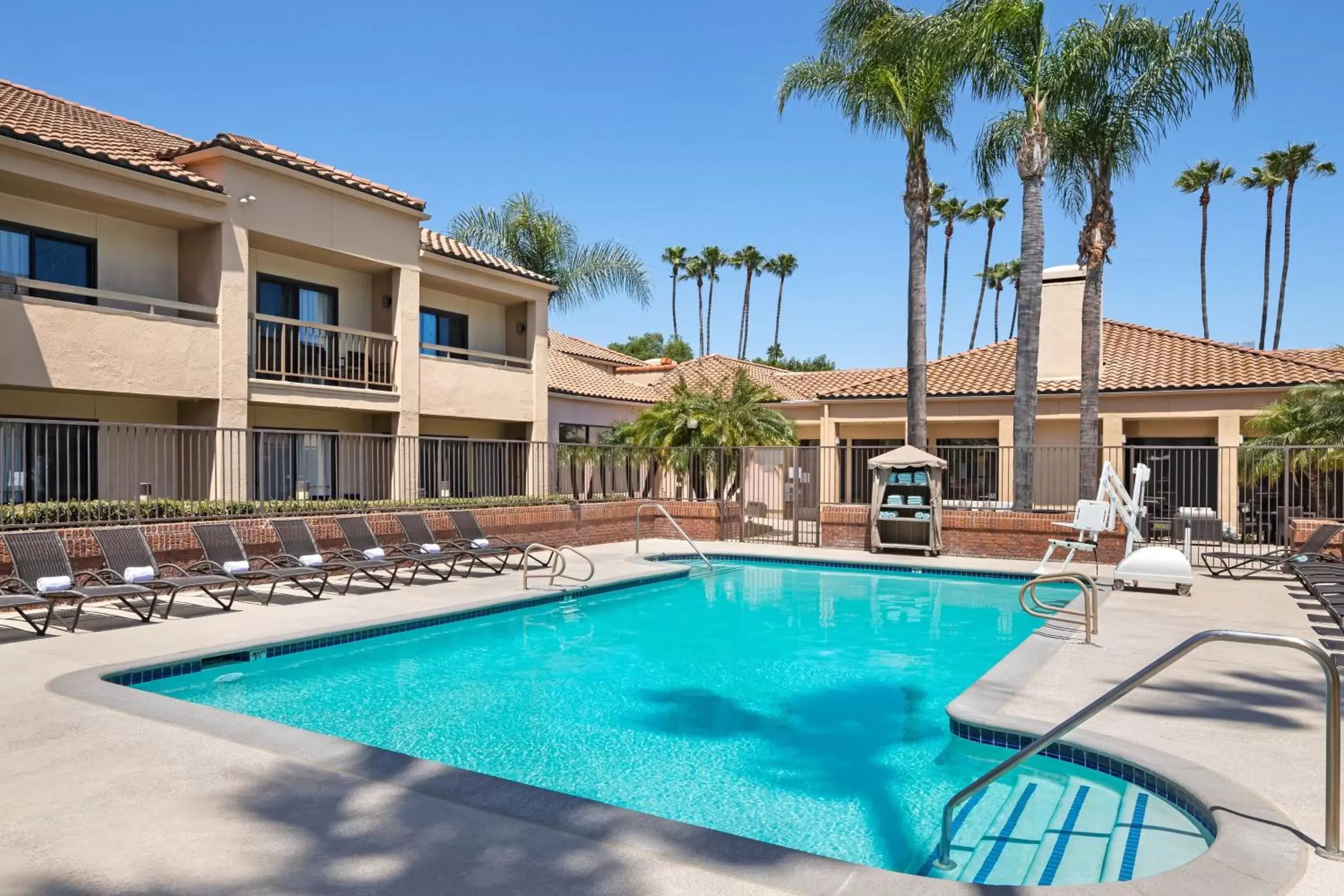 Swimming Pool in Courtyard Anaheim Buena Park