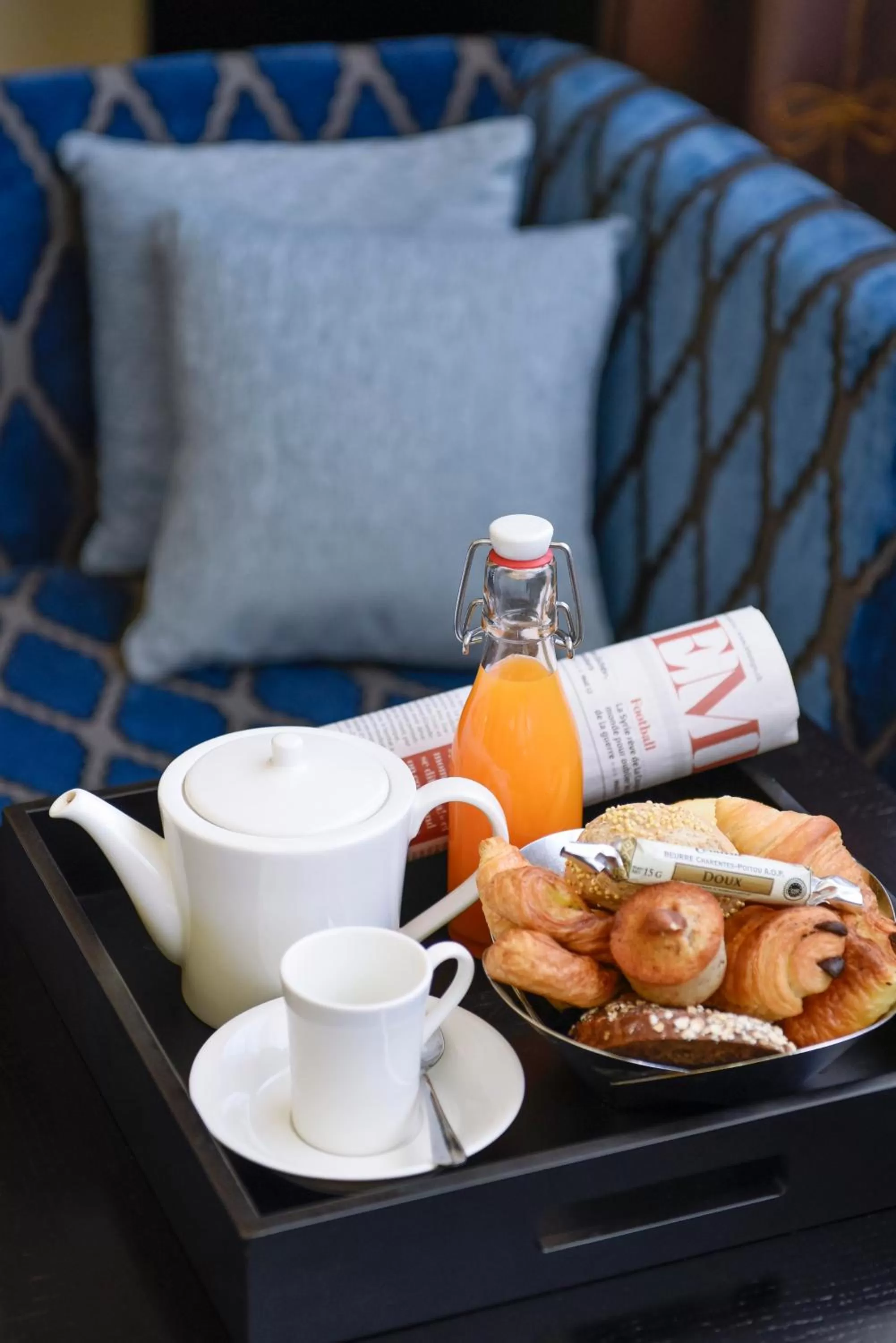 Seating area in Hôtel Tiffany by Fassbind