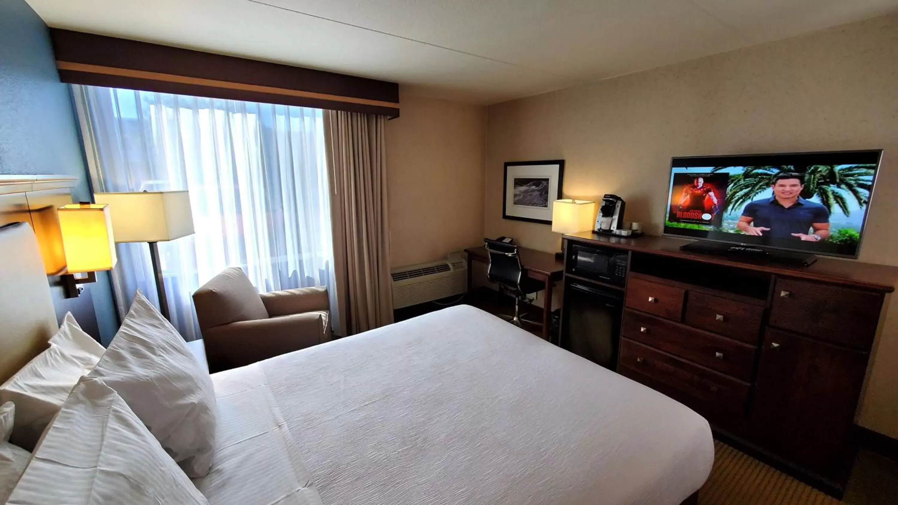 Photo of the whole room, Bed in Best Western Plus Coeur d'Alene Inn