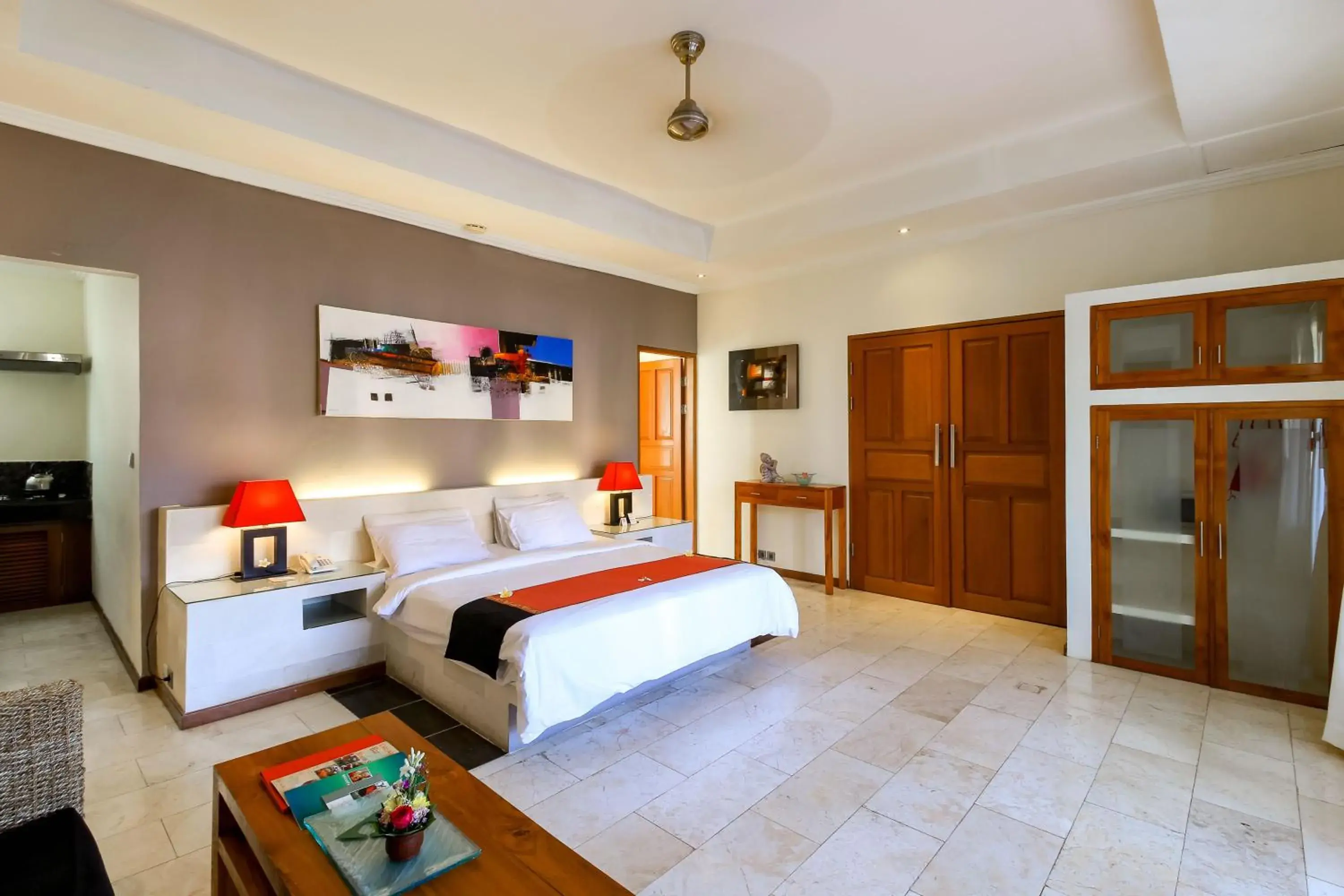 Bed in Aleesha Villas and Suites