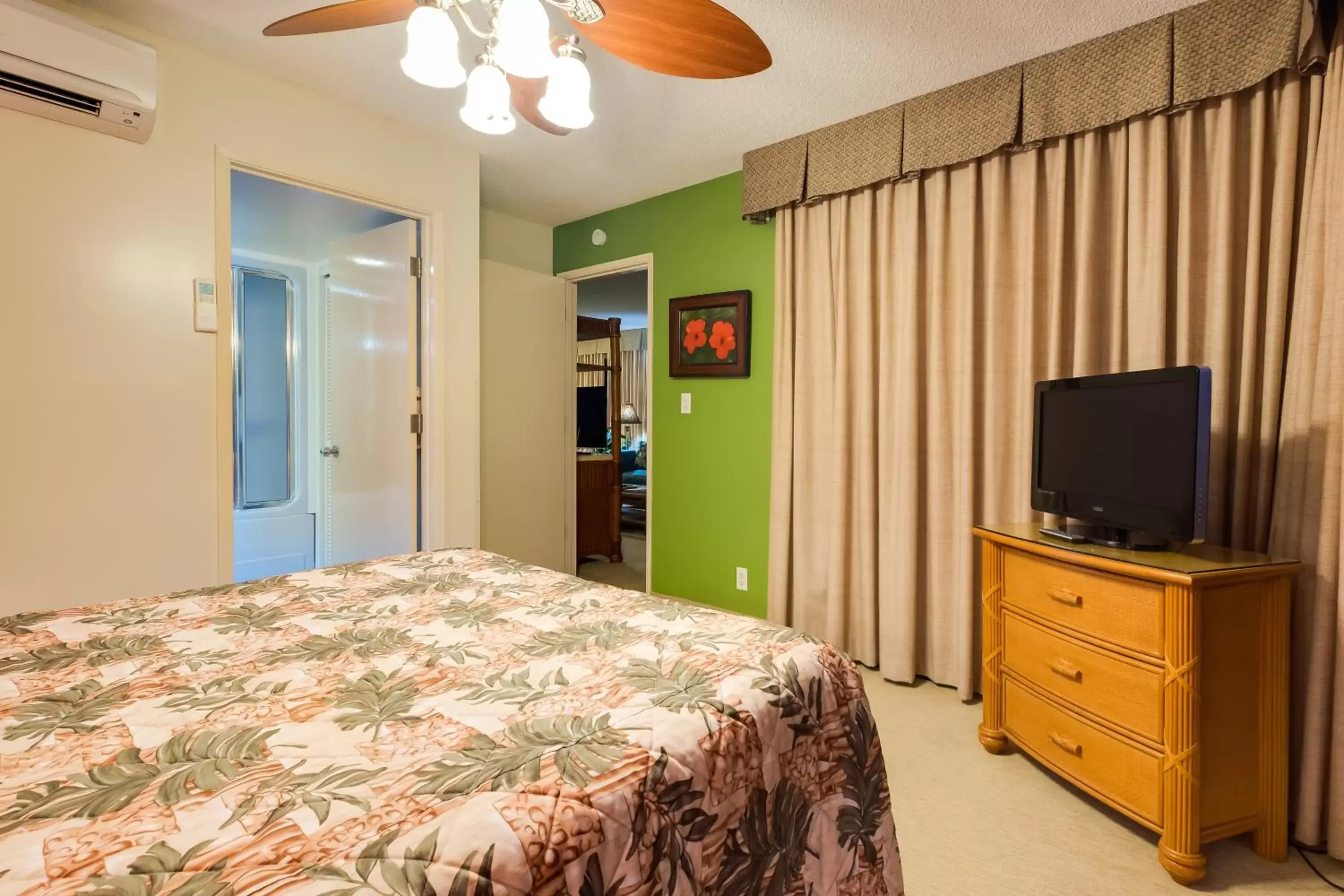 Bedroom, Bed in Kahana Falls Resort