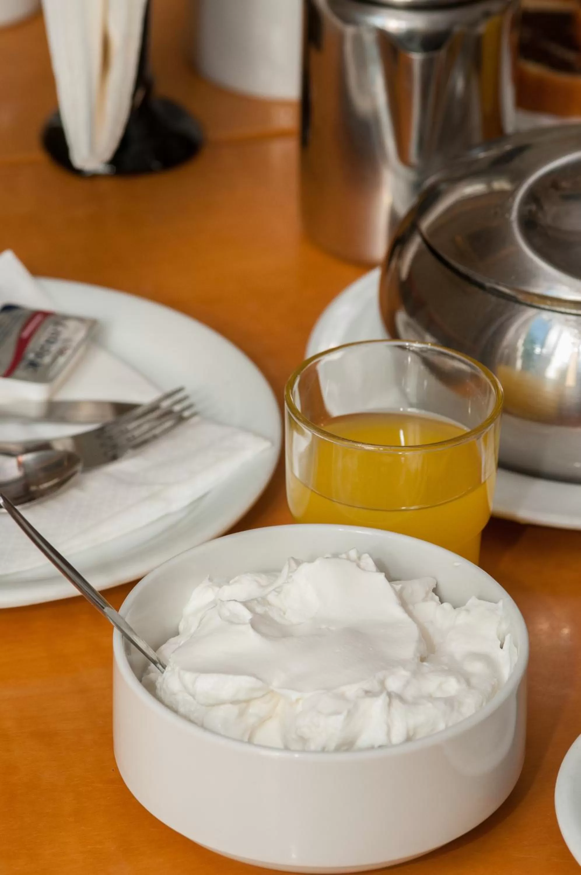 Buffet breakfast in Cecil Hotel