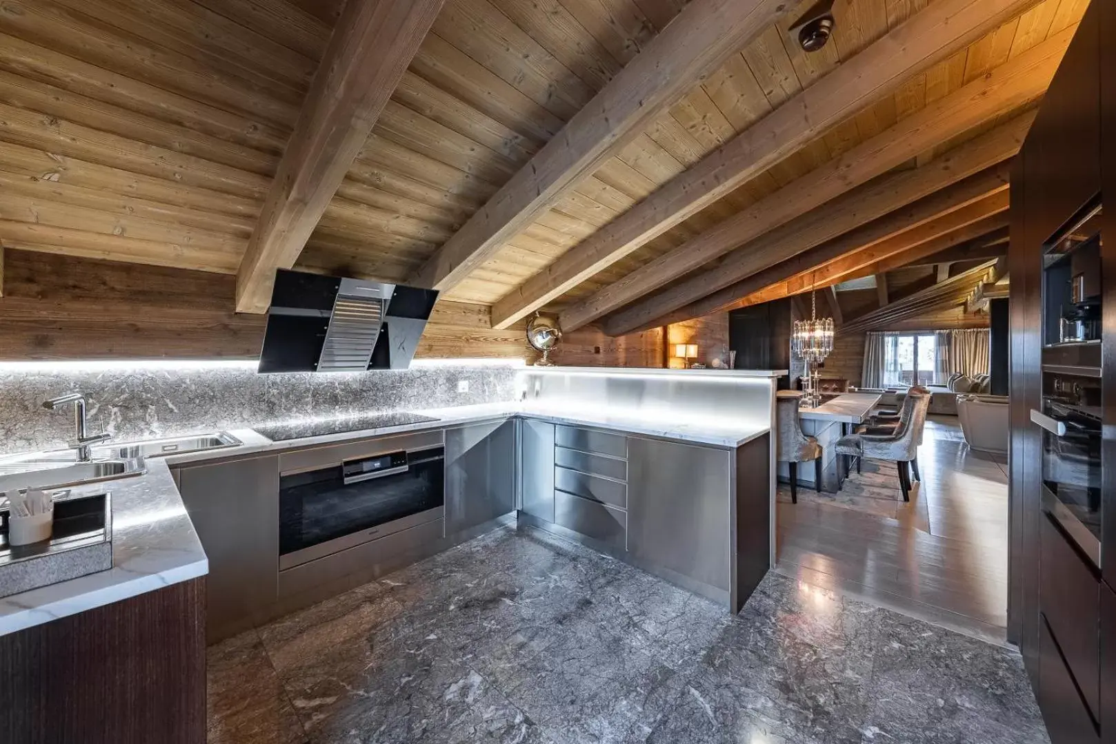 Kitchen or kitchenette, Kitchen/Kitchenette in Ultima Gstaad