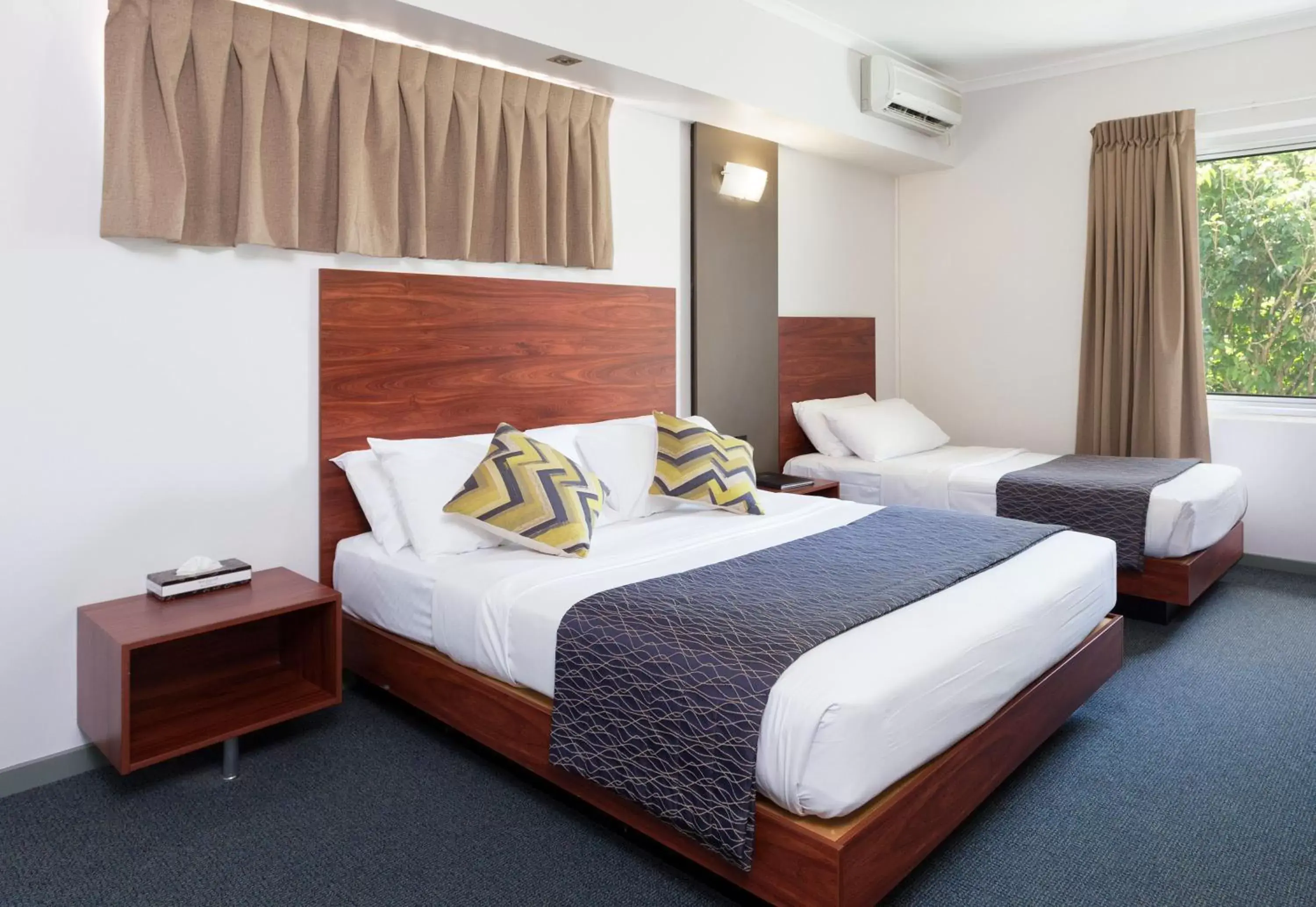 Photo of the whole room, Bed in Rocklea International Motel