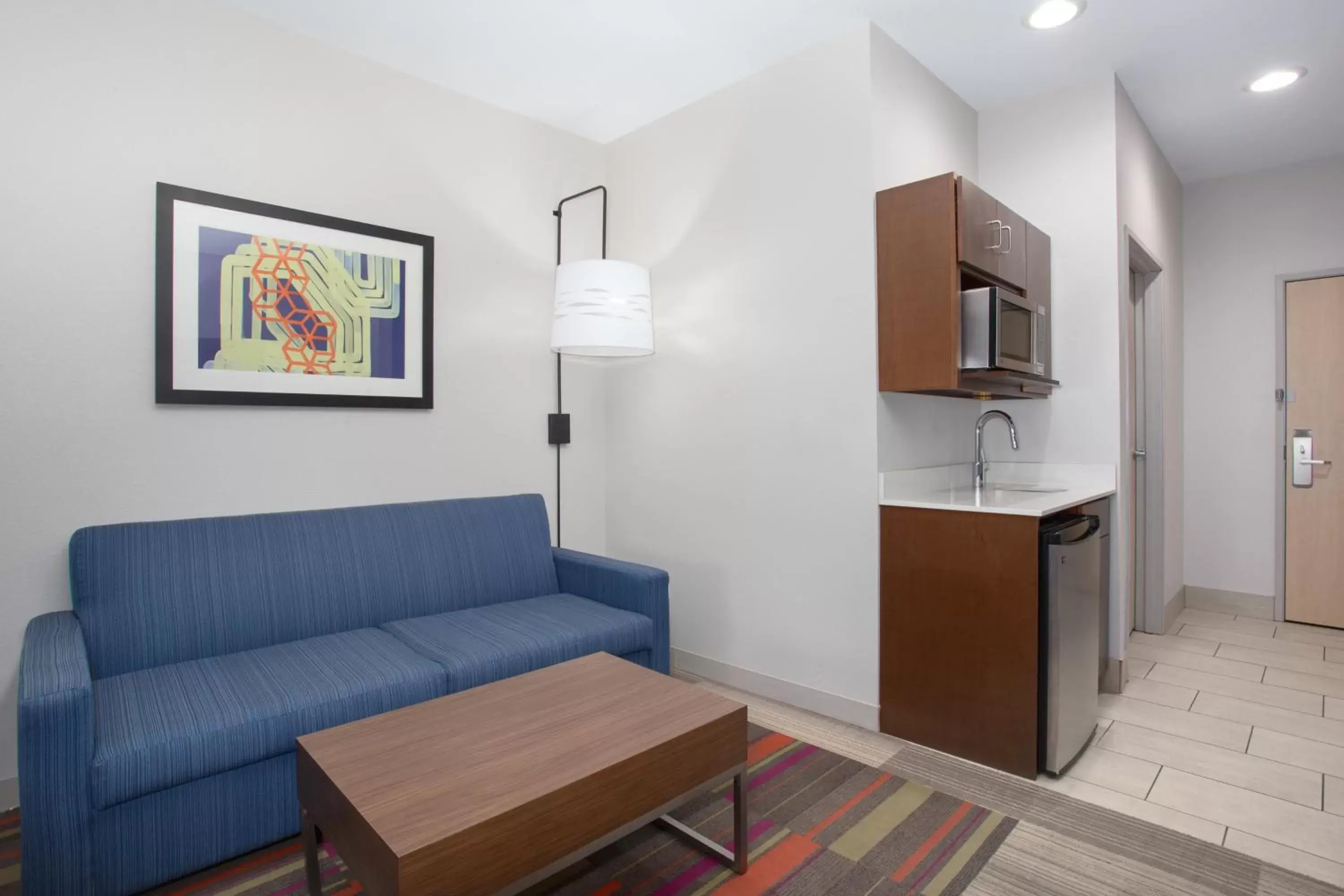 Photo of the whole room, Seating Area in Holiday Inn Express & Suites Amarillo, an IHG Hotel