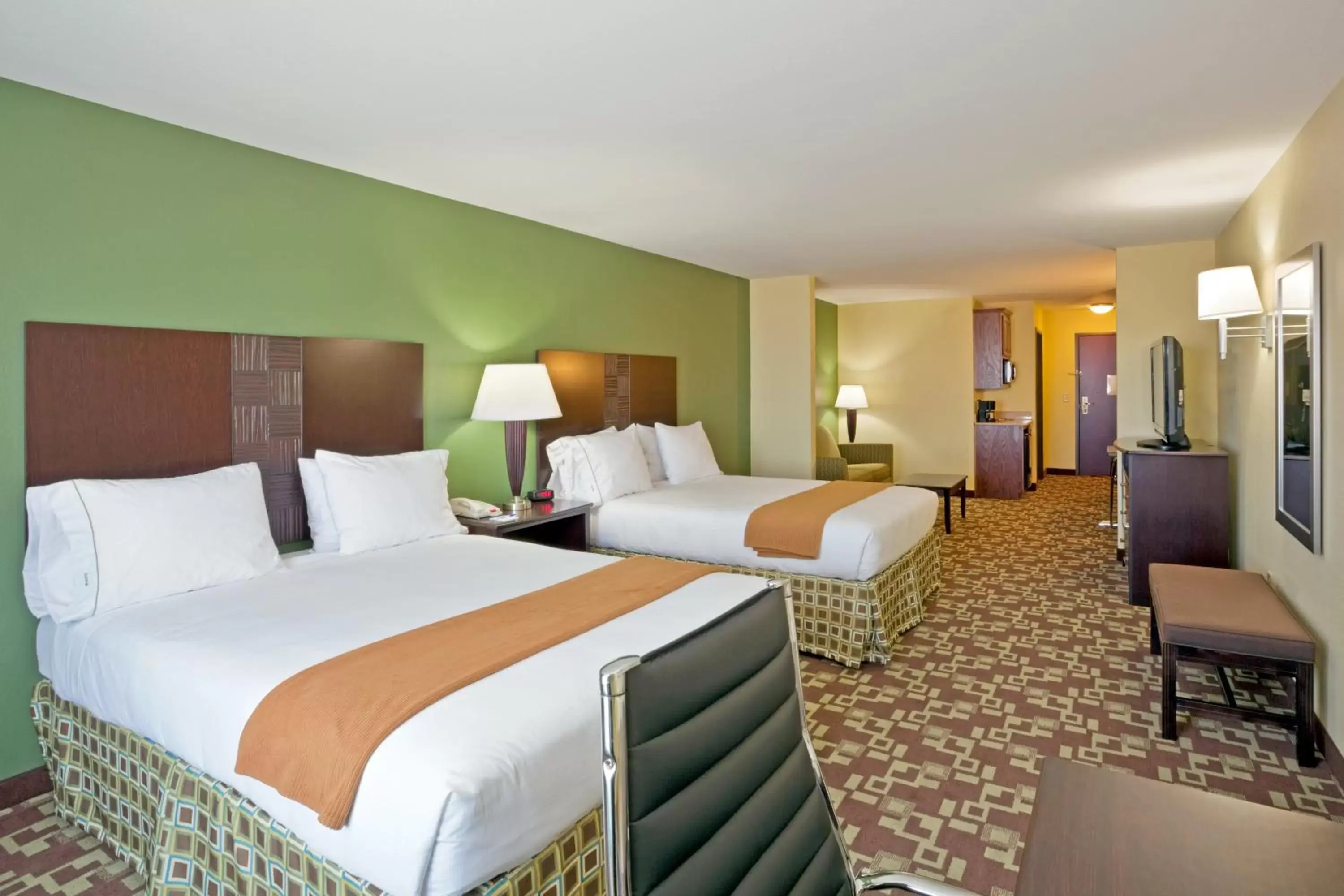 Photo of the whole room, Bed in Holiday Inn Express Hotel & Suites Dumas, an IHG Hotel