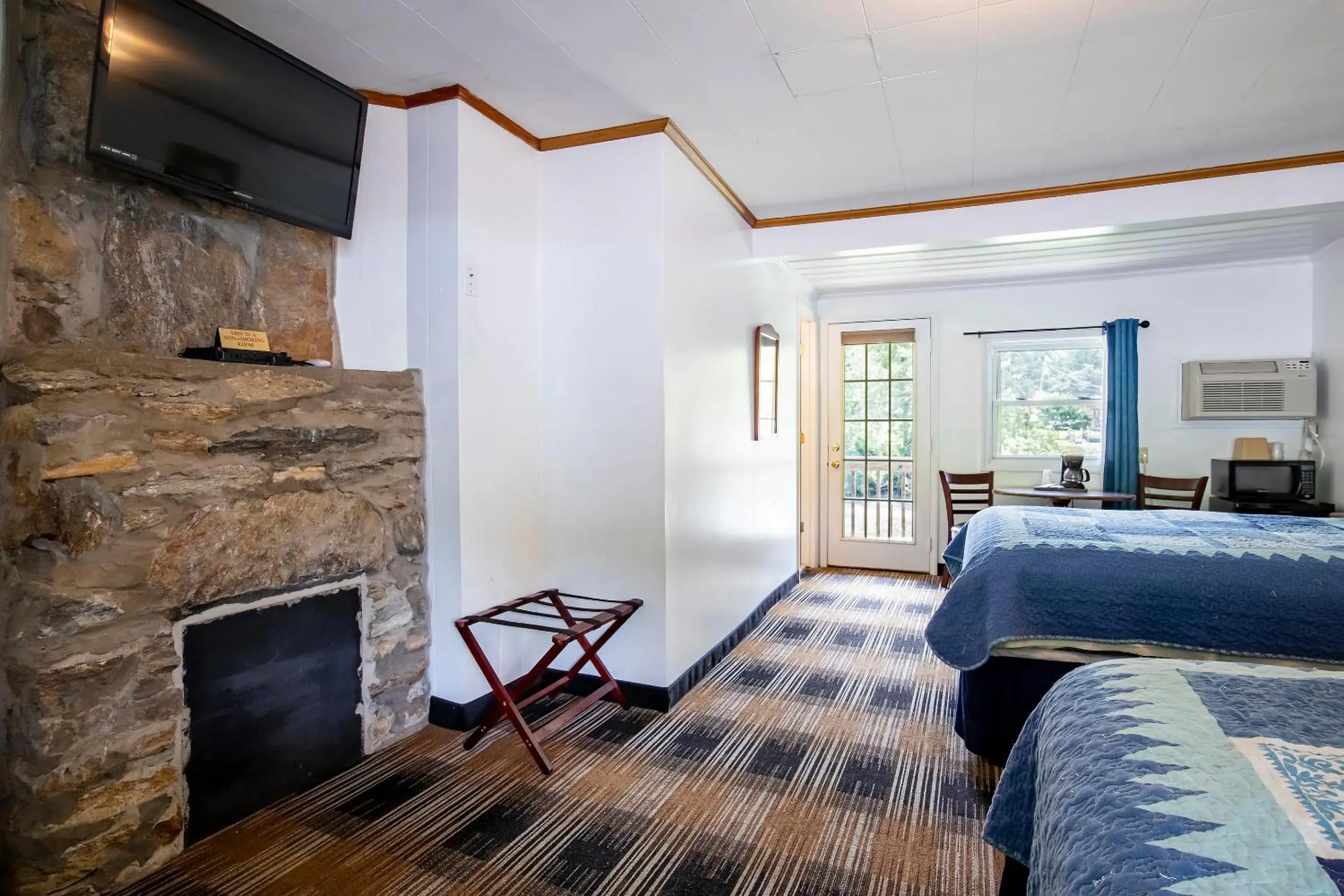 Bedroom, Seating Area in Lloyd's On The River Country Inn By Oyo